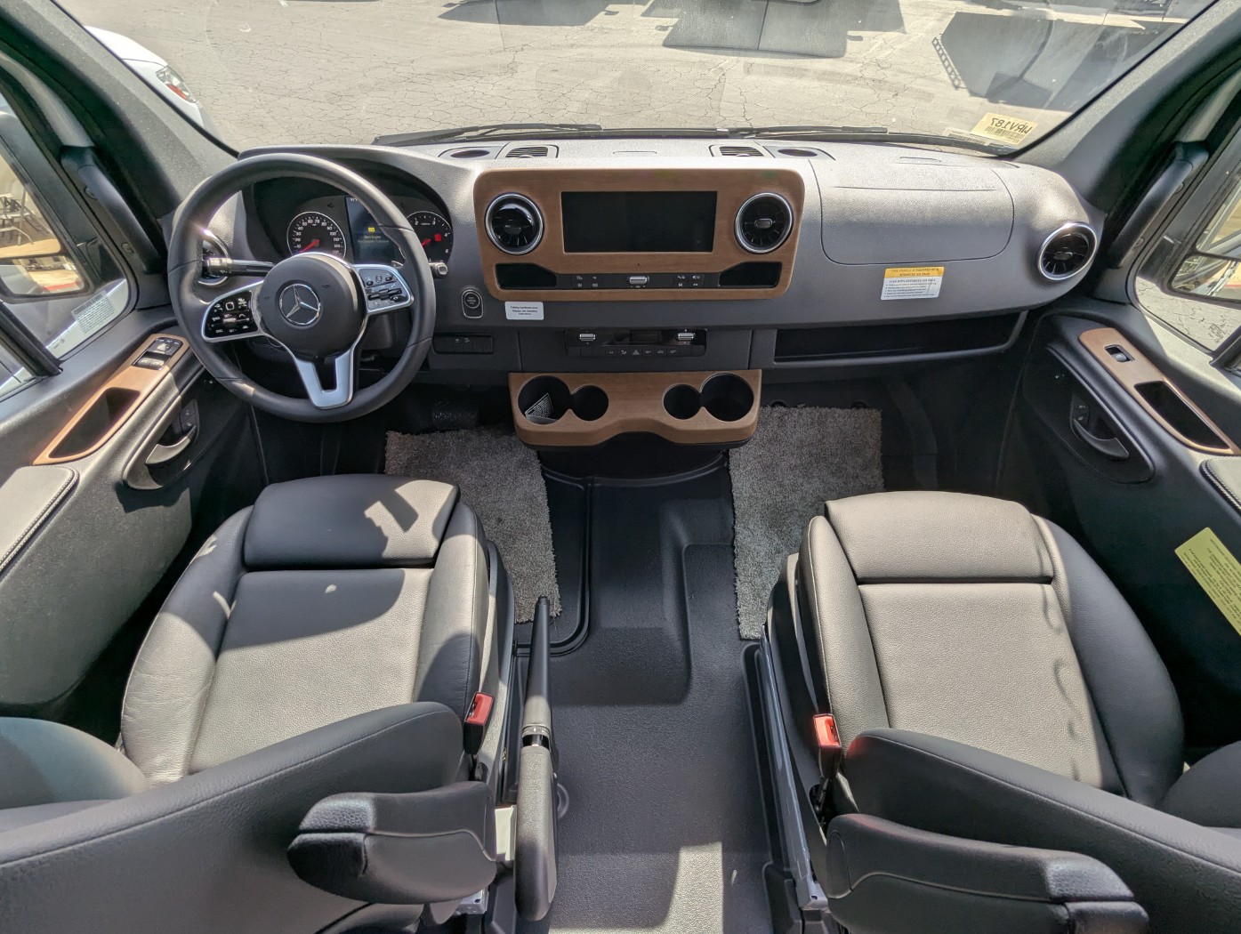 2026 Winnebago Revel 44E - Image 9