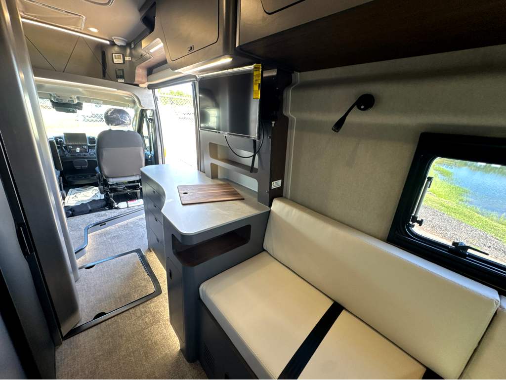 2027 GRAND DESIGN LINEAGE SERIESVP LVP2 - Image 26