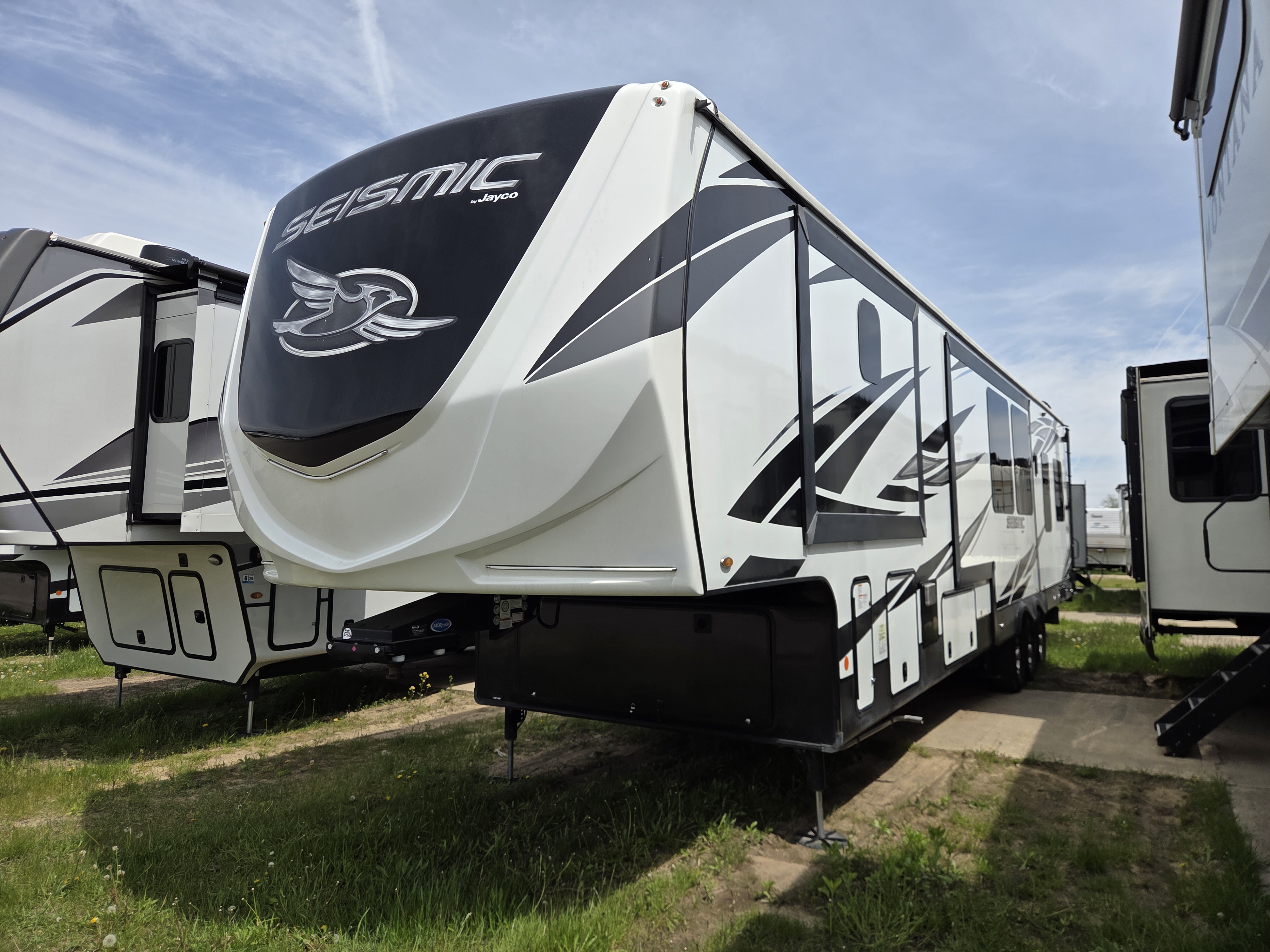 2021 Jayco Seismic 4113 - Image 4