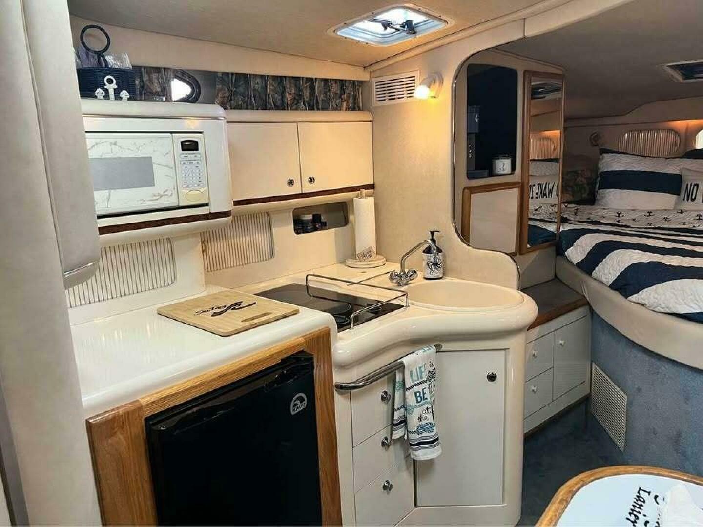 1996 Sea Ray 330 Express Cruiser - Image 14