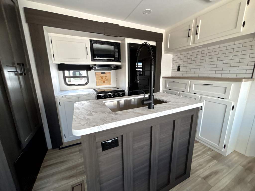2026 VENTURE RV SPORTTREK 327VIK - Image 11