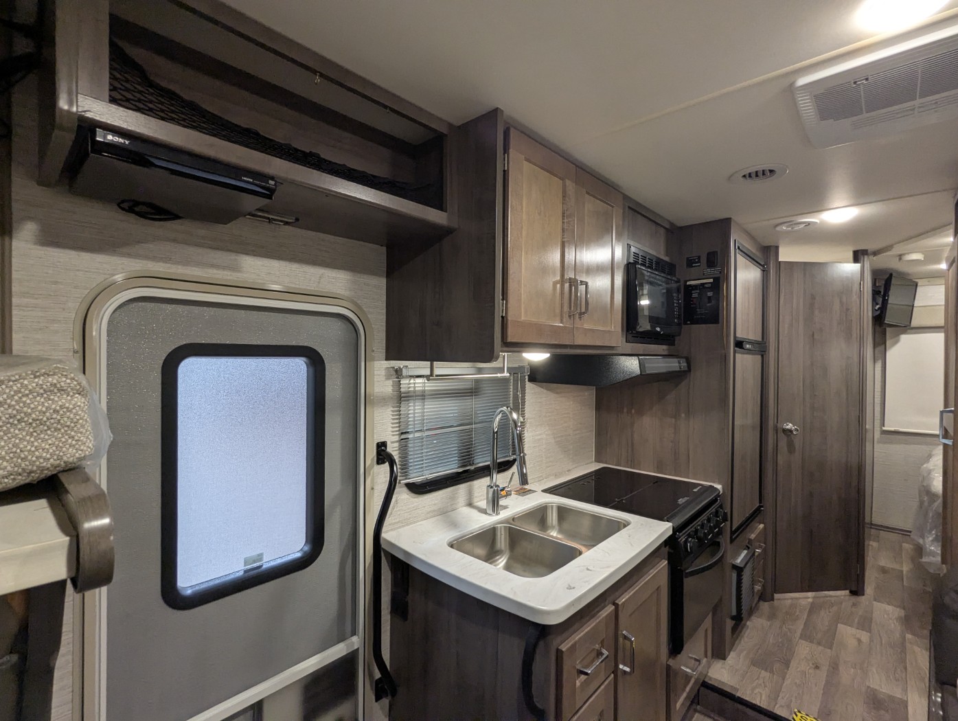 2022 Winnebago Minnie Winnie 22M - Image 12