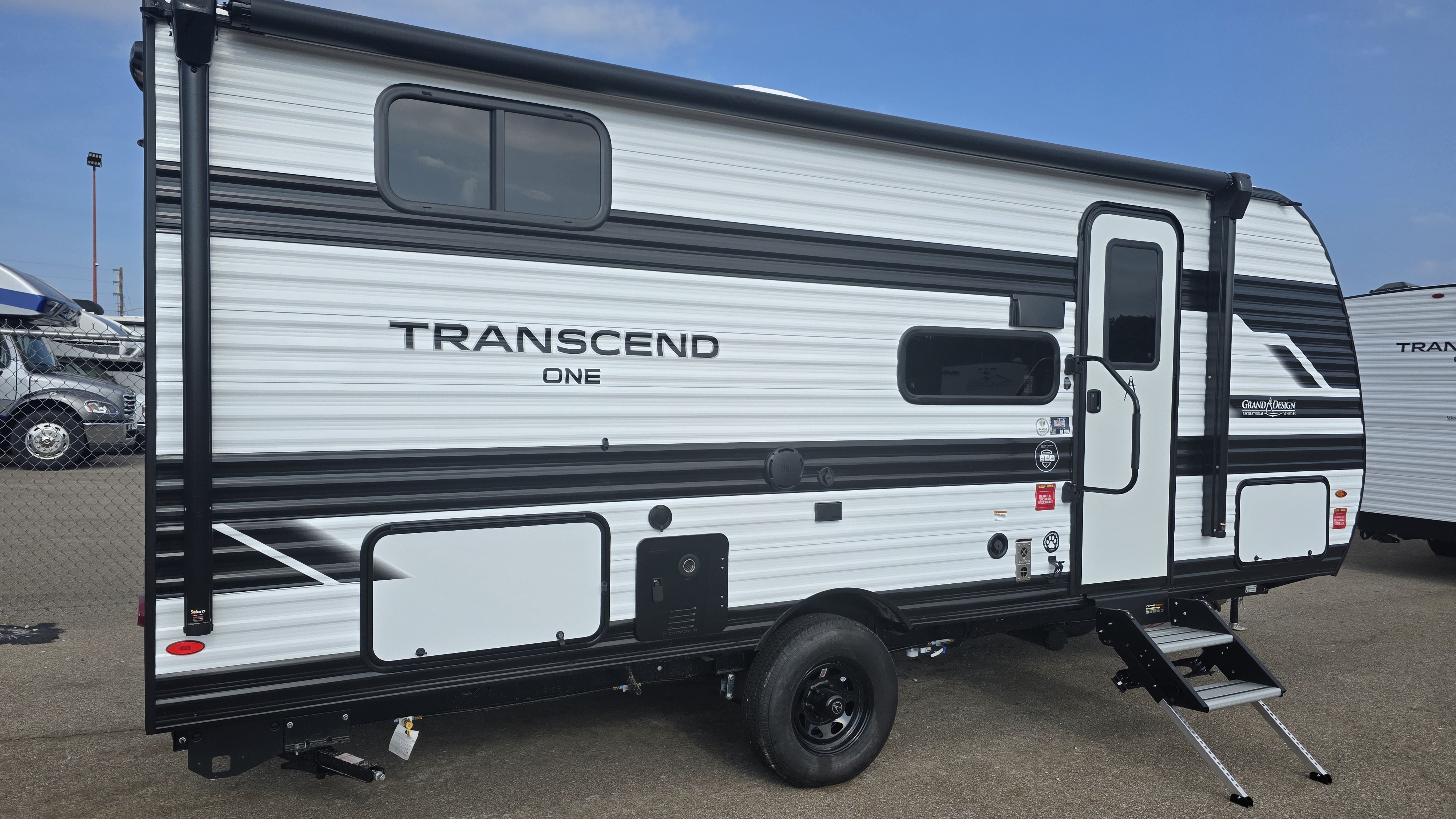 2027 GRAND DESIGN TRANSCEND 161DB - Image 4