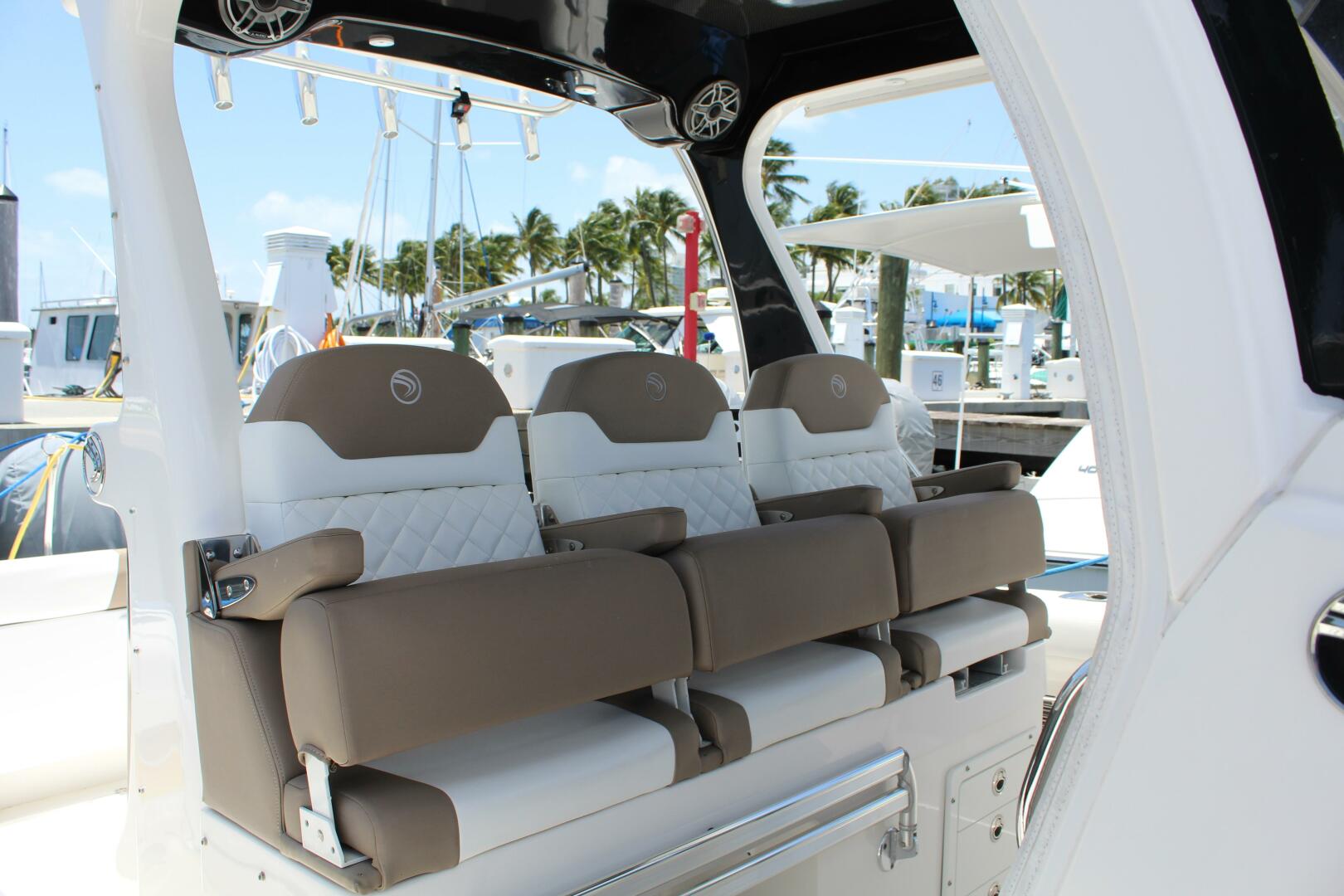 2016 Edgewater 370 - Image 4
