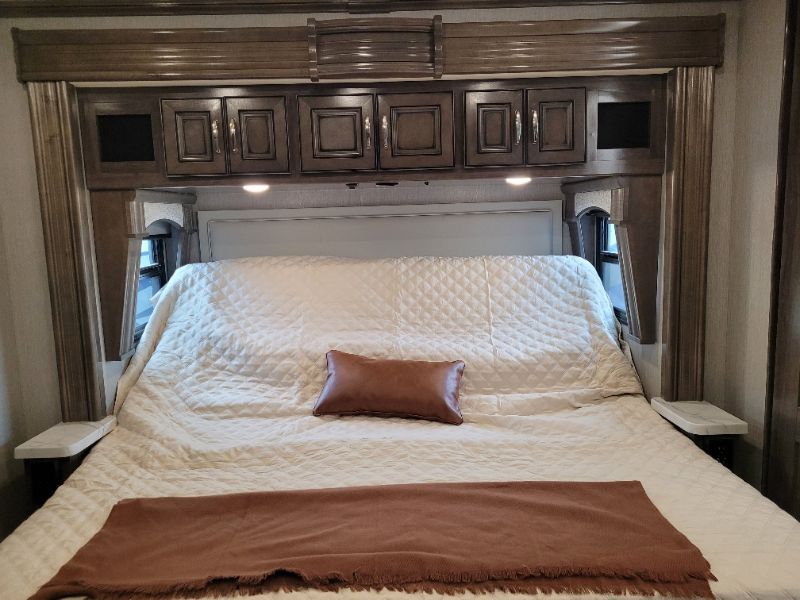 2022 Fleetwood Discovery 38K - Image 19