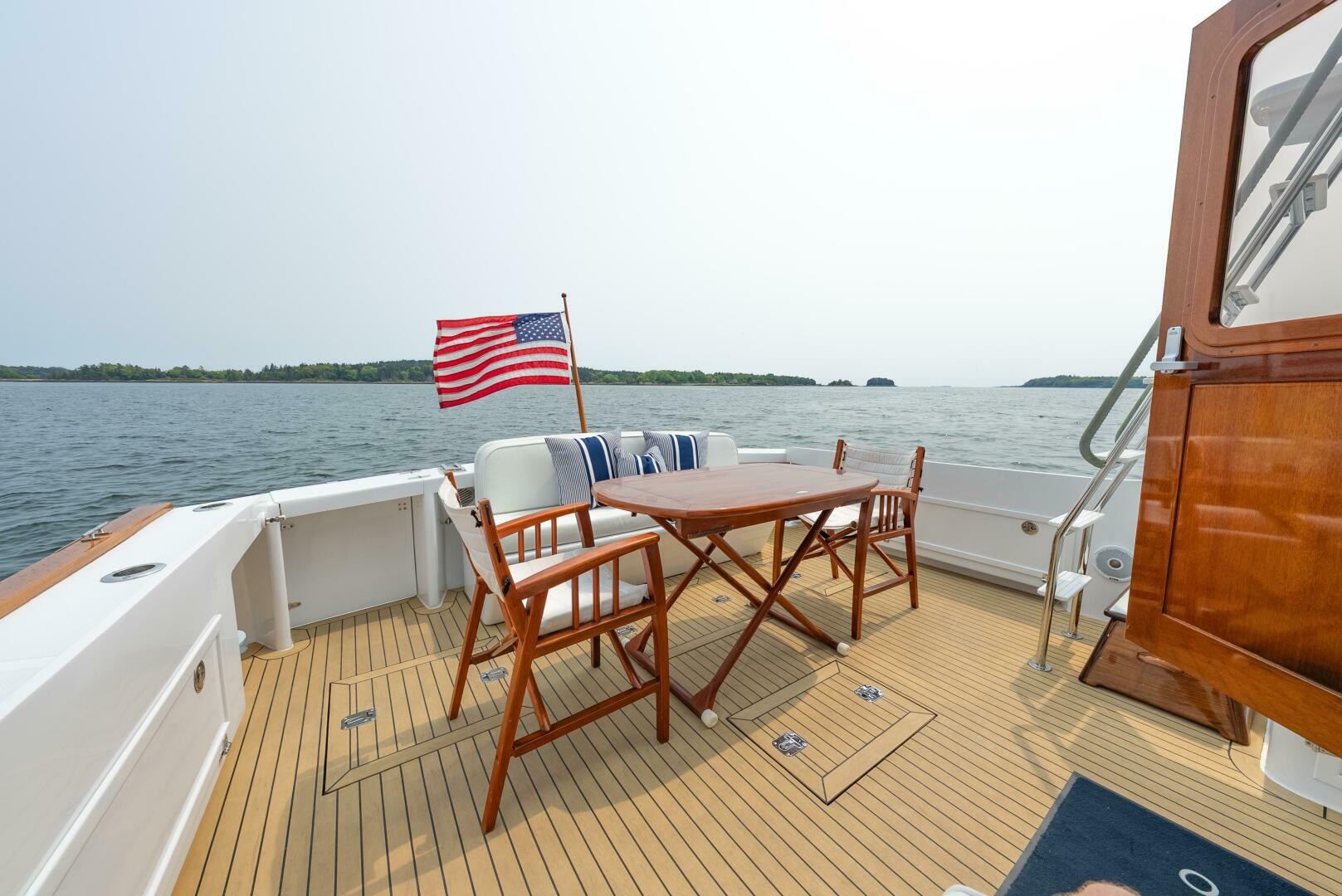 2019 Lowell Flybridge - Image 17