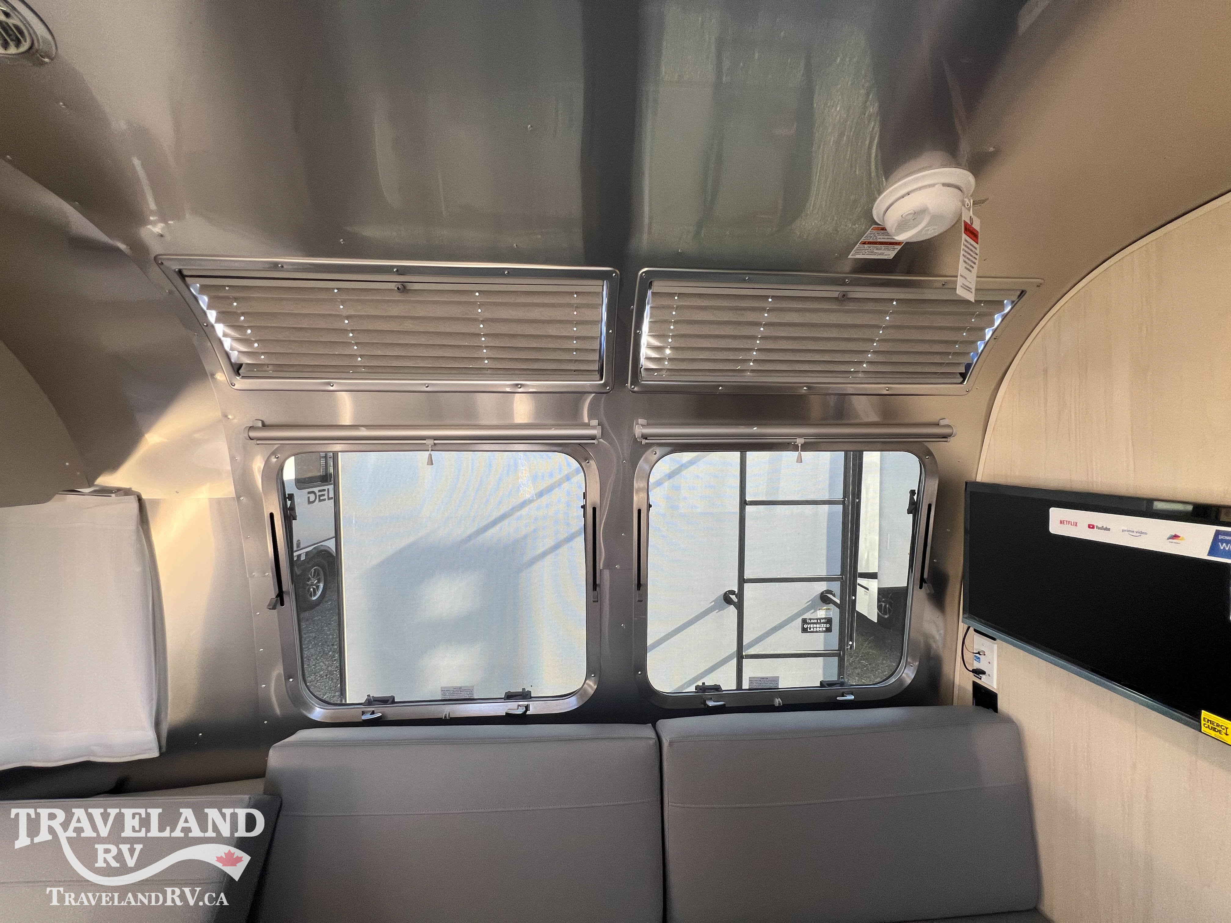 2026 Airstream Flying Cloud 25FB - Image 10