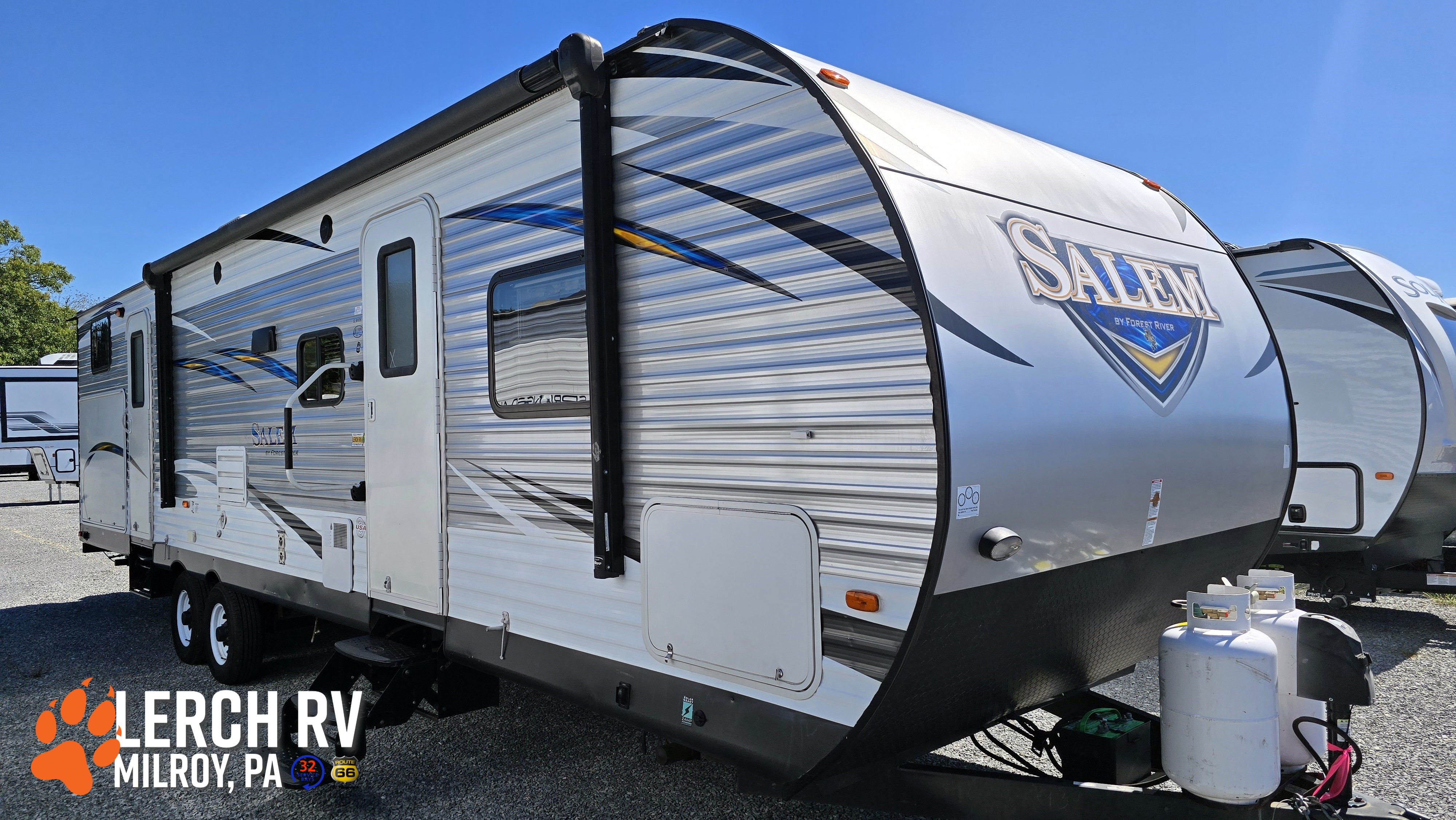 2017 Forest River Salem T32BHDS - Image 1