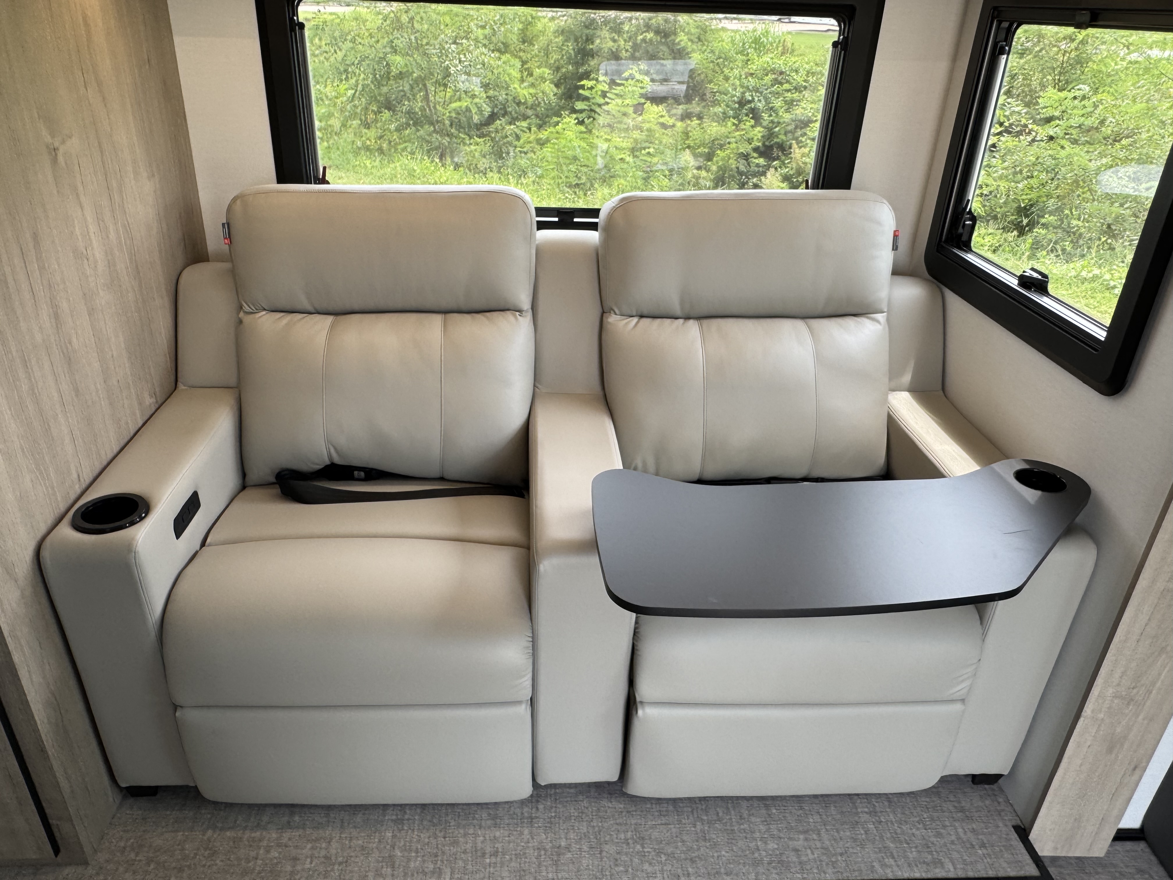 2027 Grand Design Lineage Series M 25FW - Image 23