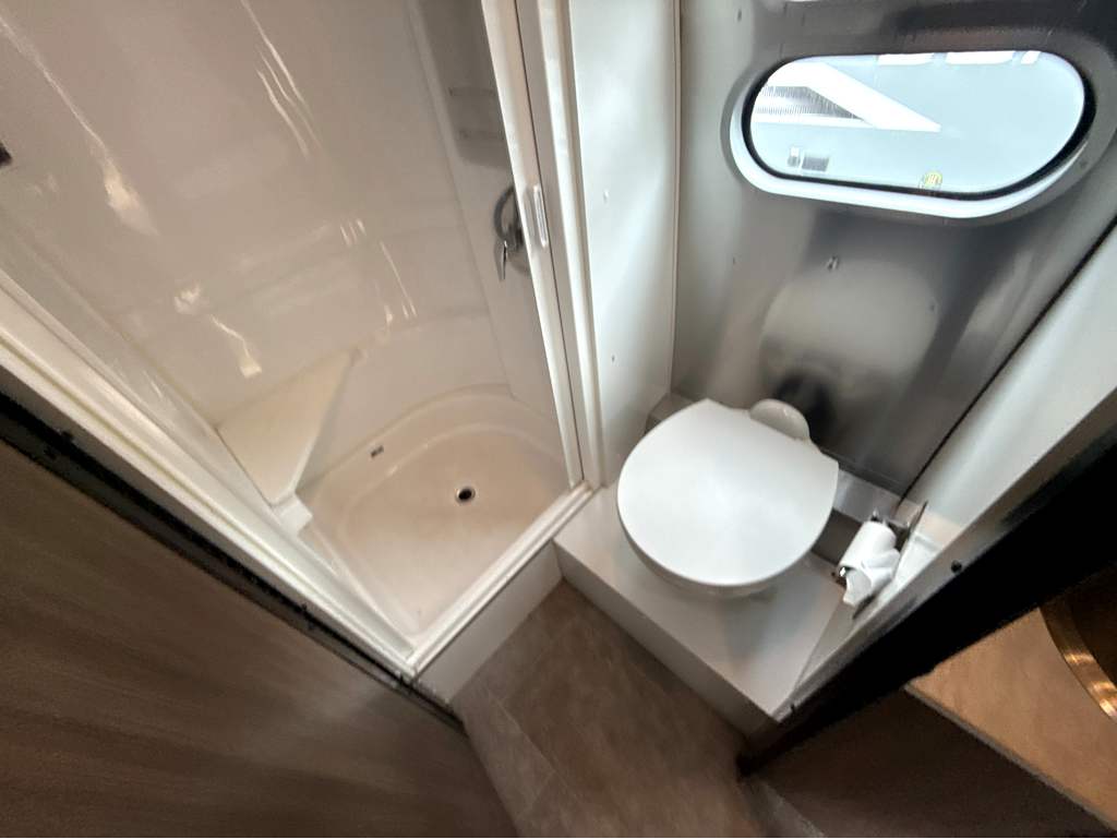 2022 AIRSTREAM CARAVEL 19CB - Image 34