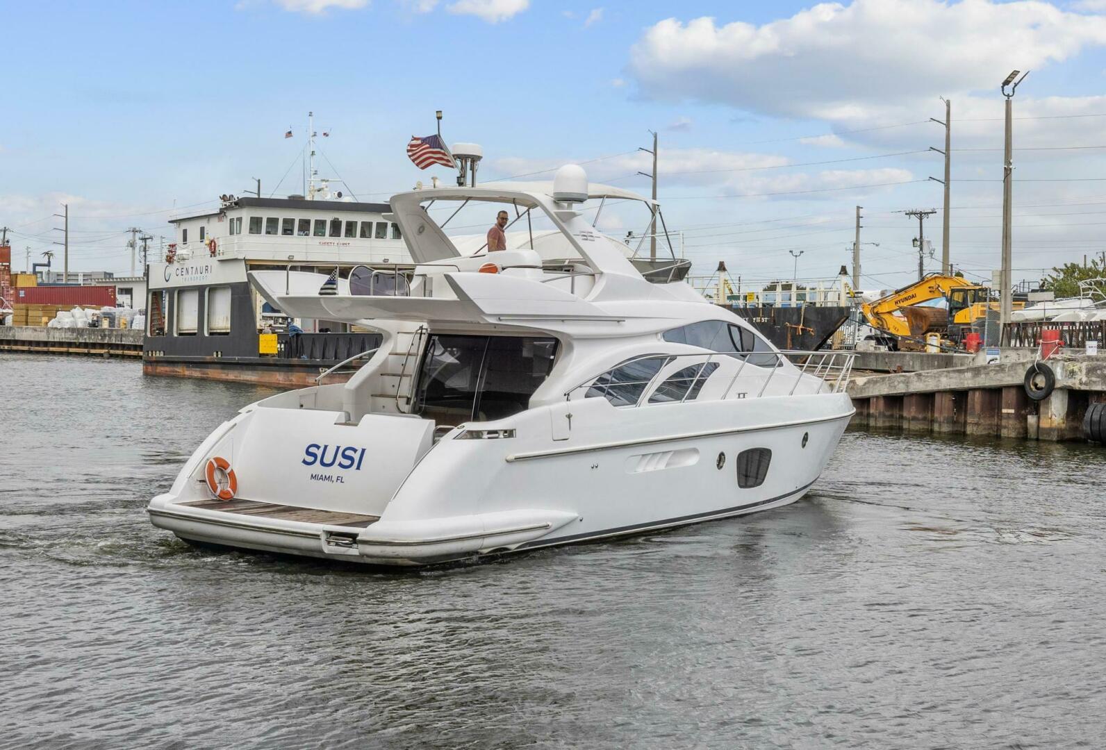 2005 Azimut 55 flybridge - Image 3