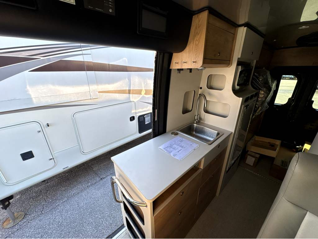 2026 AIRSTREAM RANGELINE - Image 8