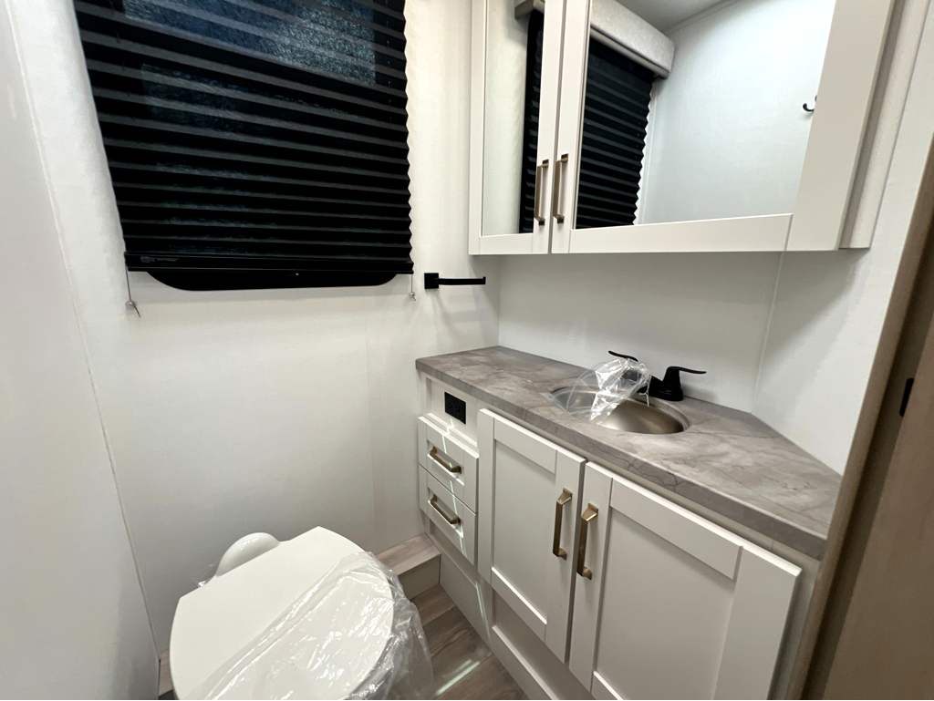 2027 ENTEGRA COACH ODYSSEY 29V - Image 19