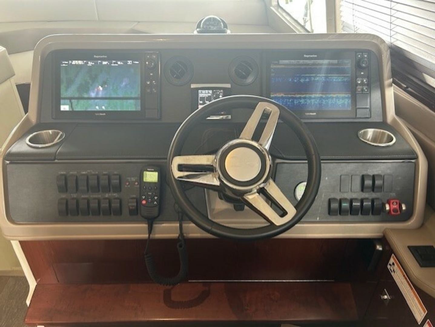 2017 Sea Ray 460 FLY - Image 8