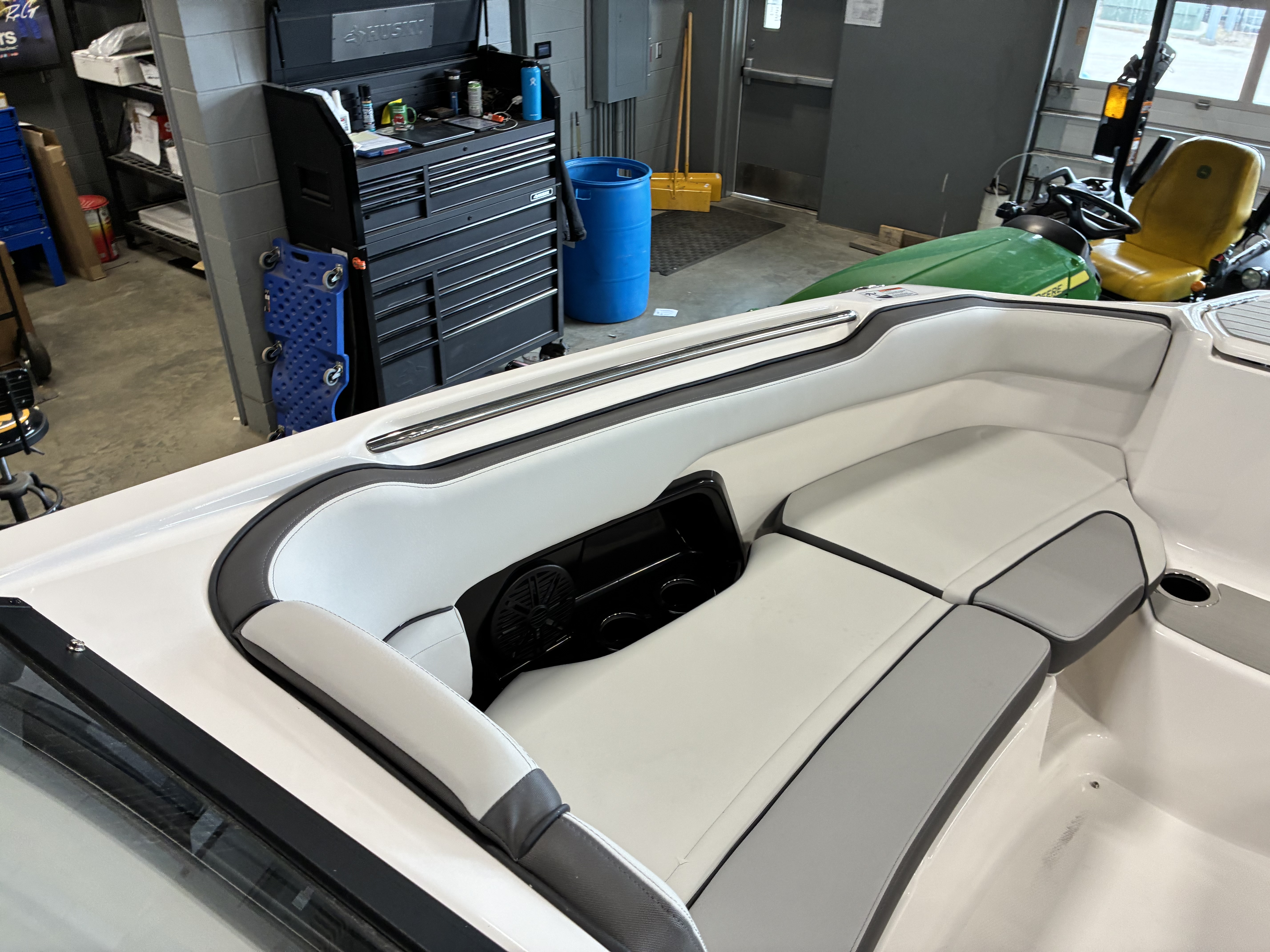 2026 Yamaha Boats AR250 - Image 13