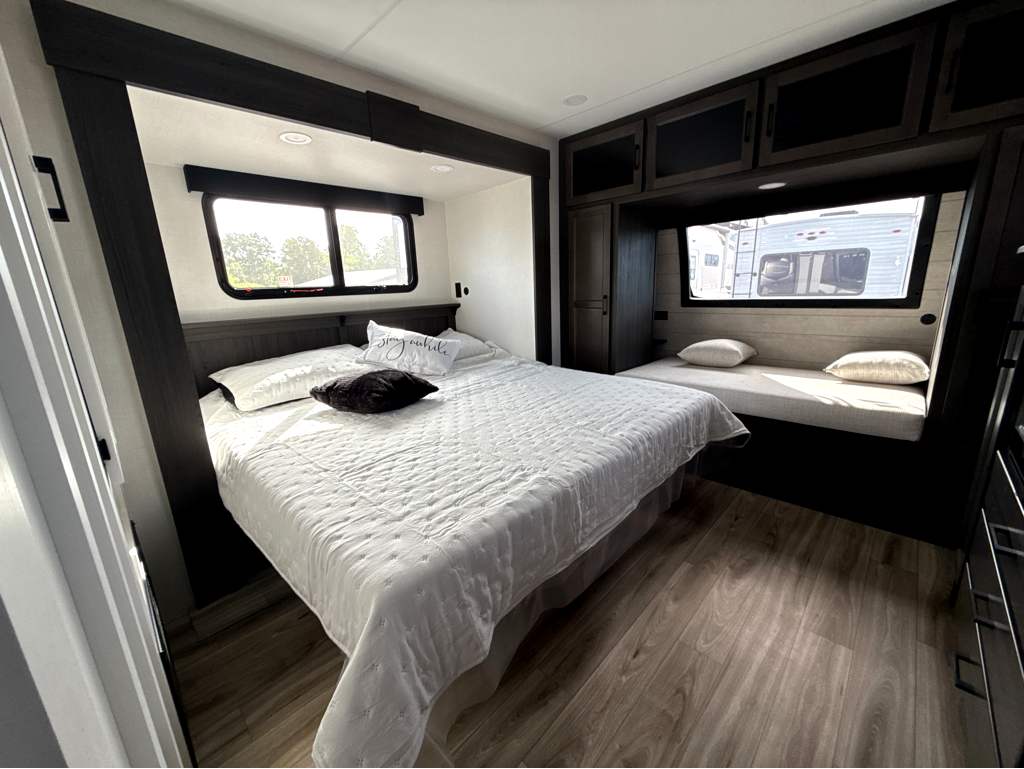 2027 VENTURE RV SPORTTREK 336VRK - Image 21