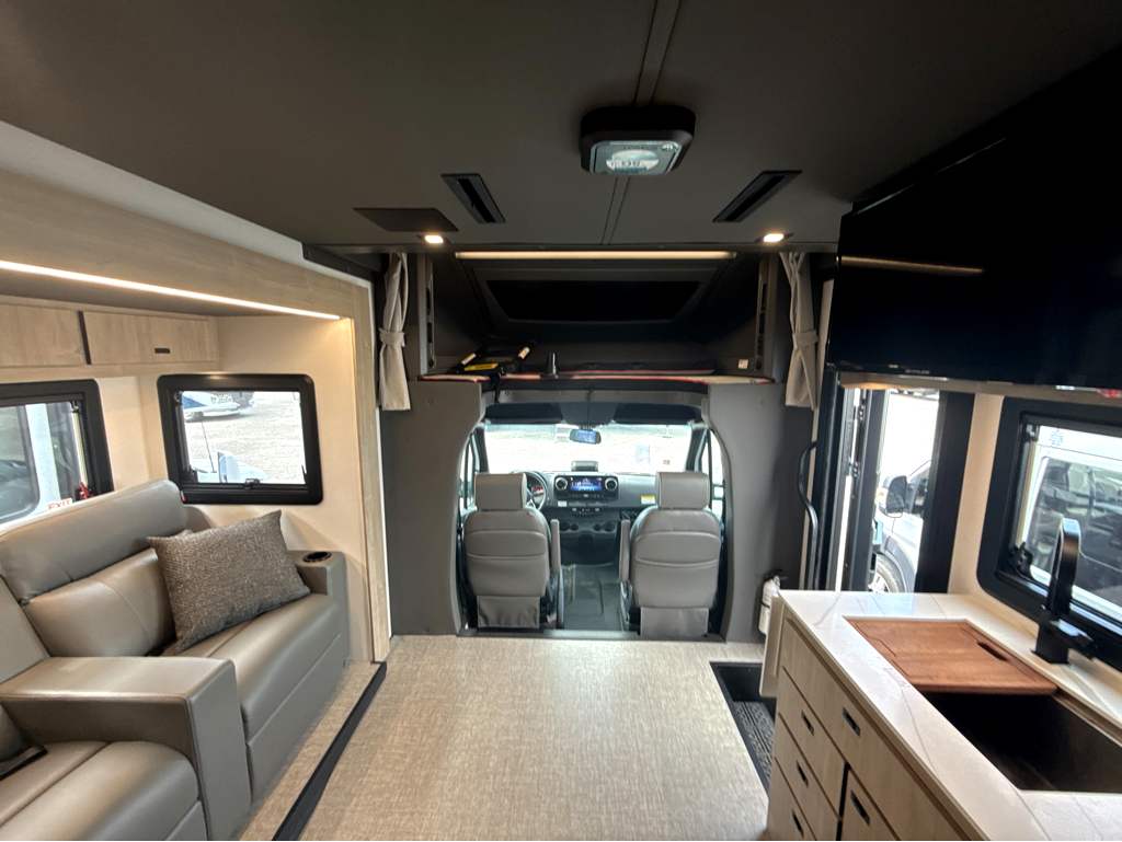 2025 Grand Design Lineage Series M 25FW - Image 12