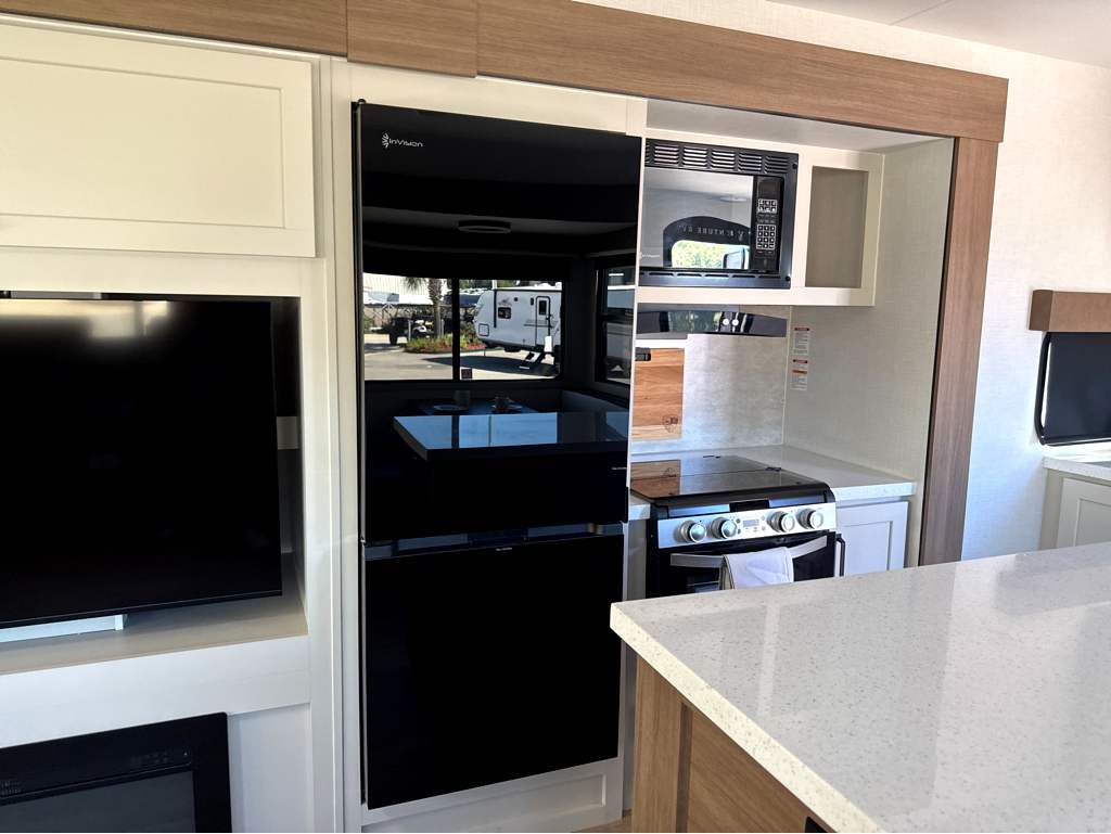 2027 VENTURE RV SPORTTREK 282VIK - Image 12