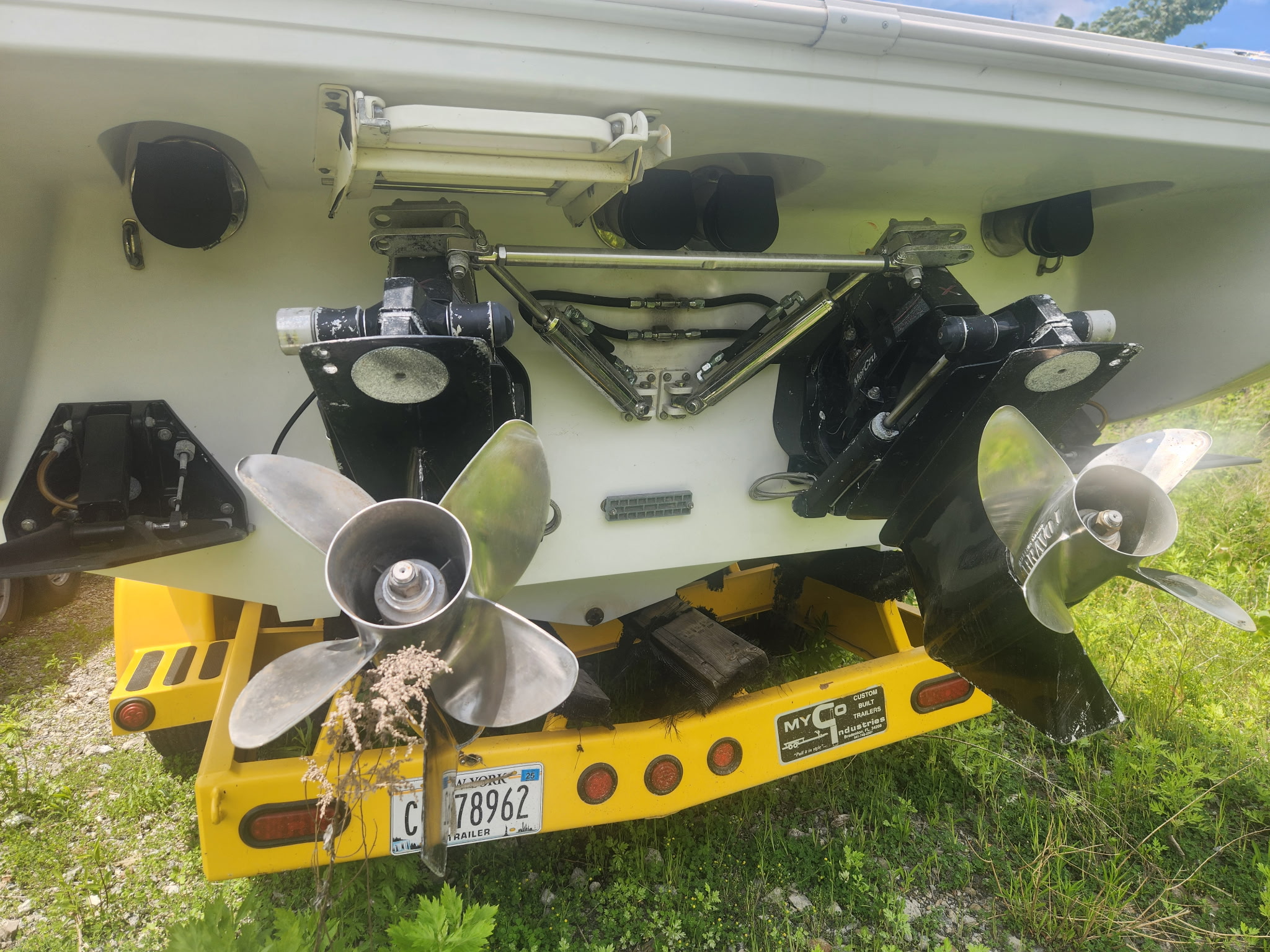 2005 Donzi 35 ZR - Image 31