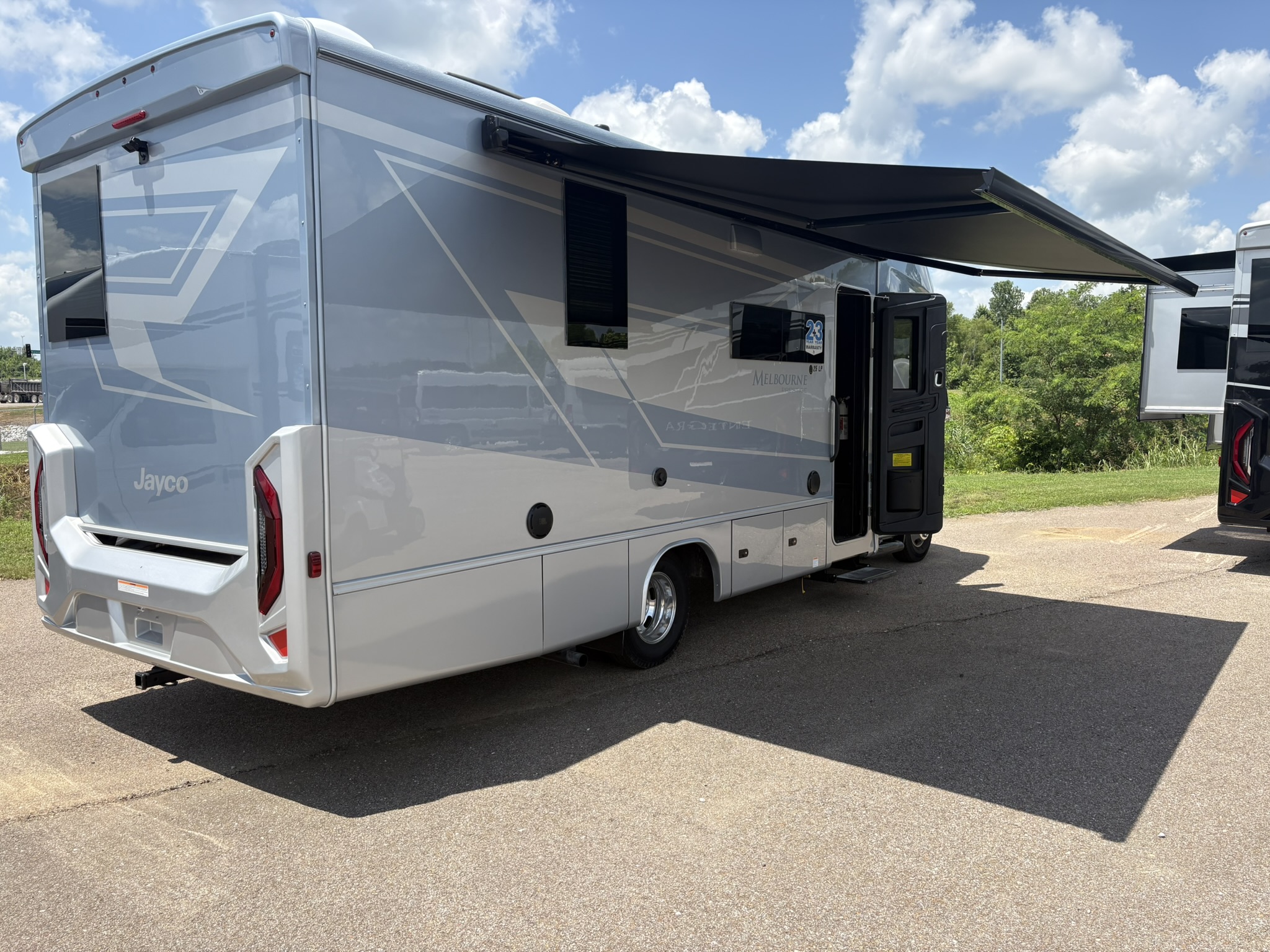2027 JAYCO MELBOURNE PRESTIGE 25LP - Image 3