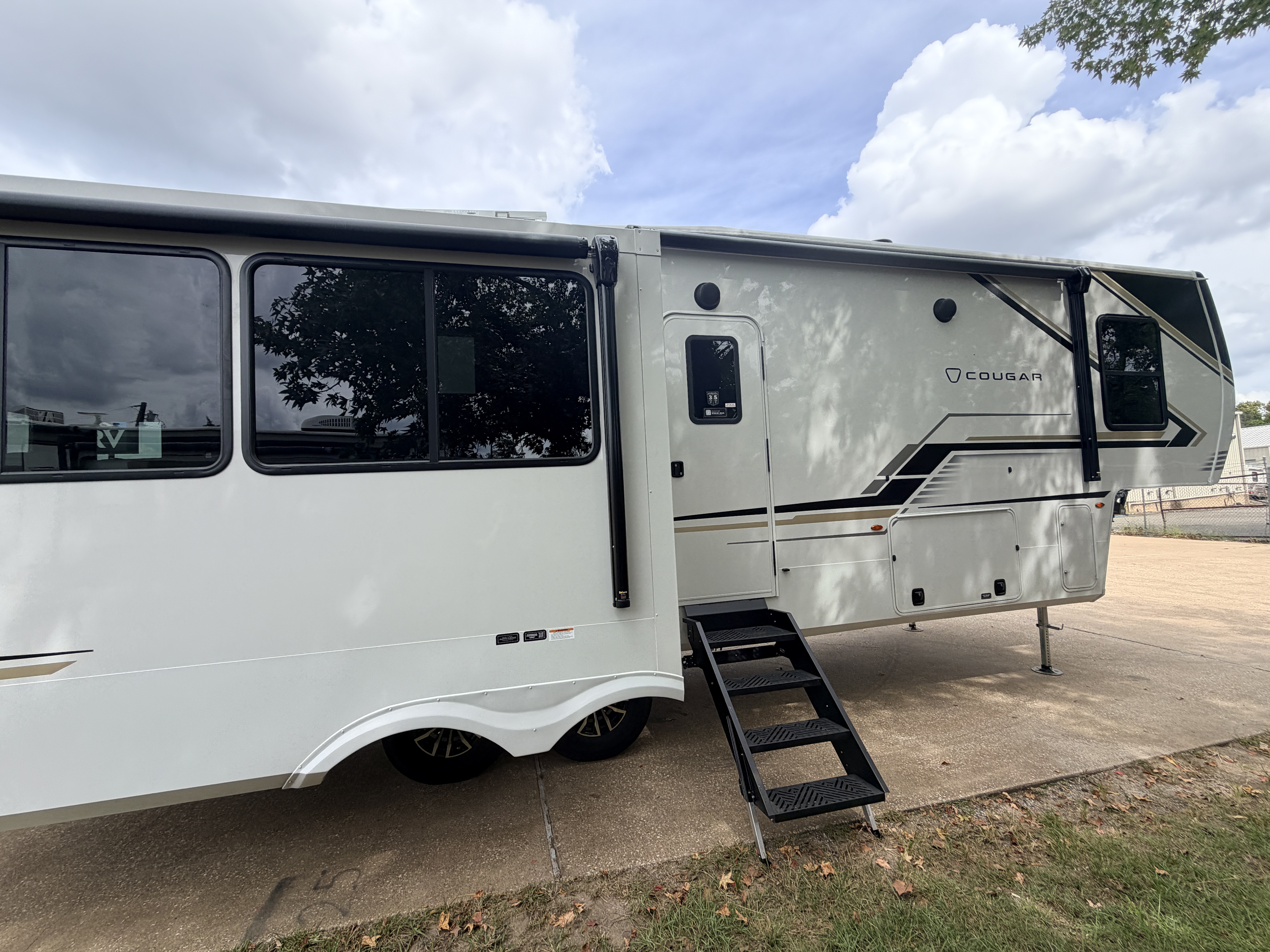 2027 Keystone Cougar 316RLS - Image 9