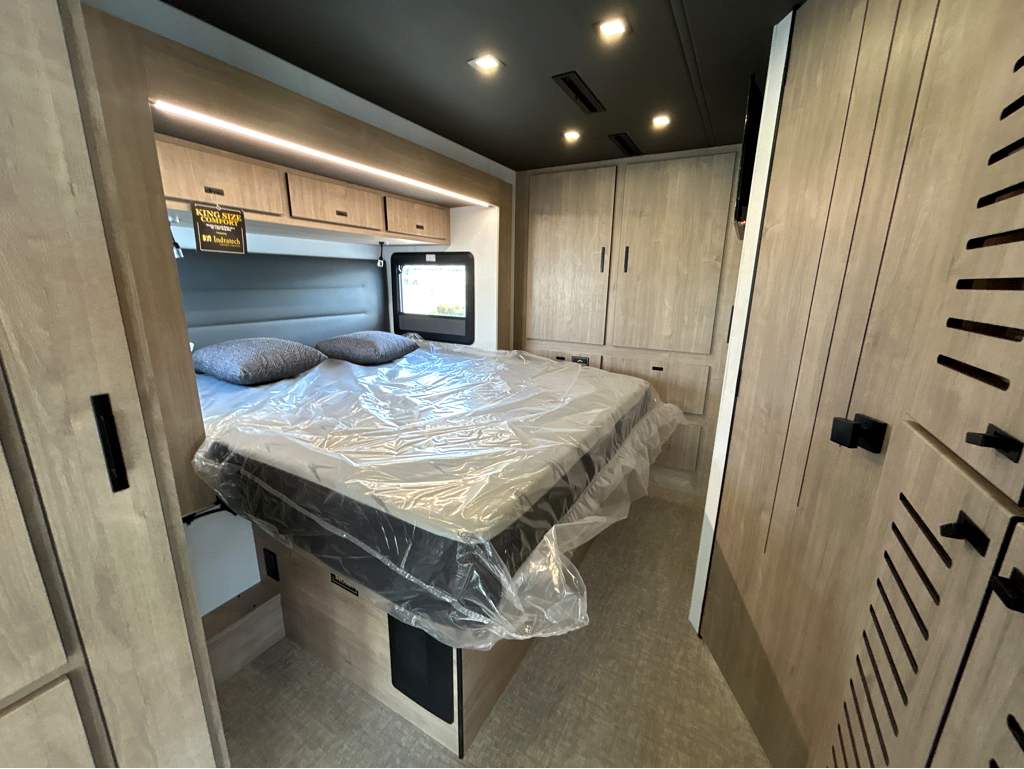2026 GRAND DESIGN LINEAGE SERIES F 31ZW - Image 28