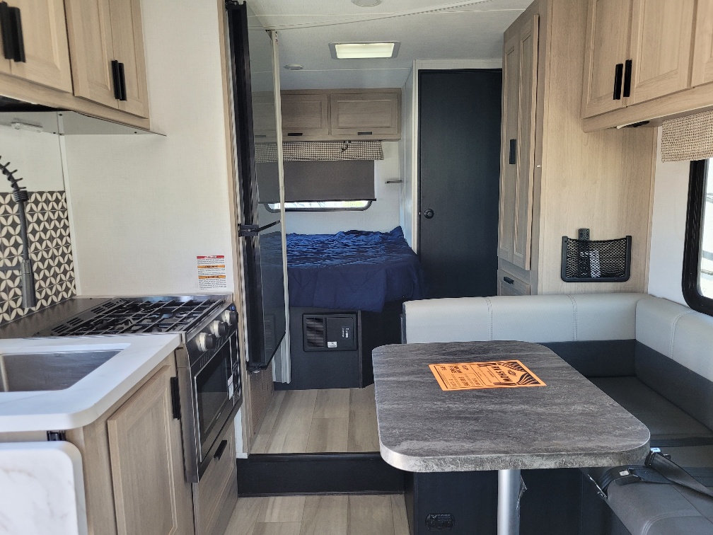 2025 Forest River Sunseeker LE 2350LE - Image 5