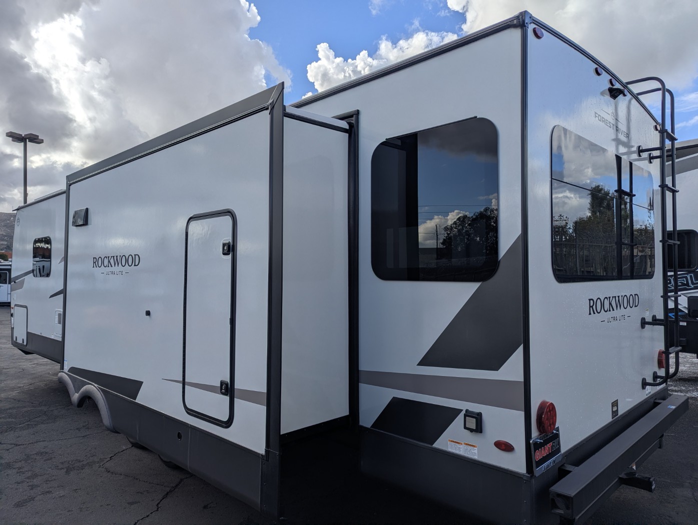 2026 Forest River Rockwood Ultra Lite 2906RL - Image 4