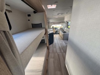 2027 THOR MOTOR COACH MAGNITUDE GA31 - Image 24