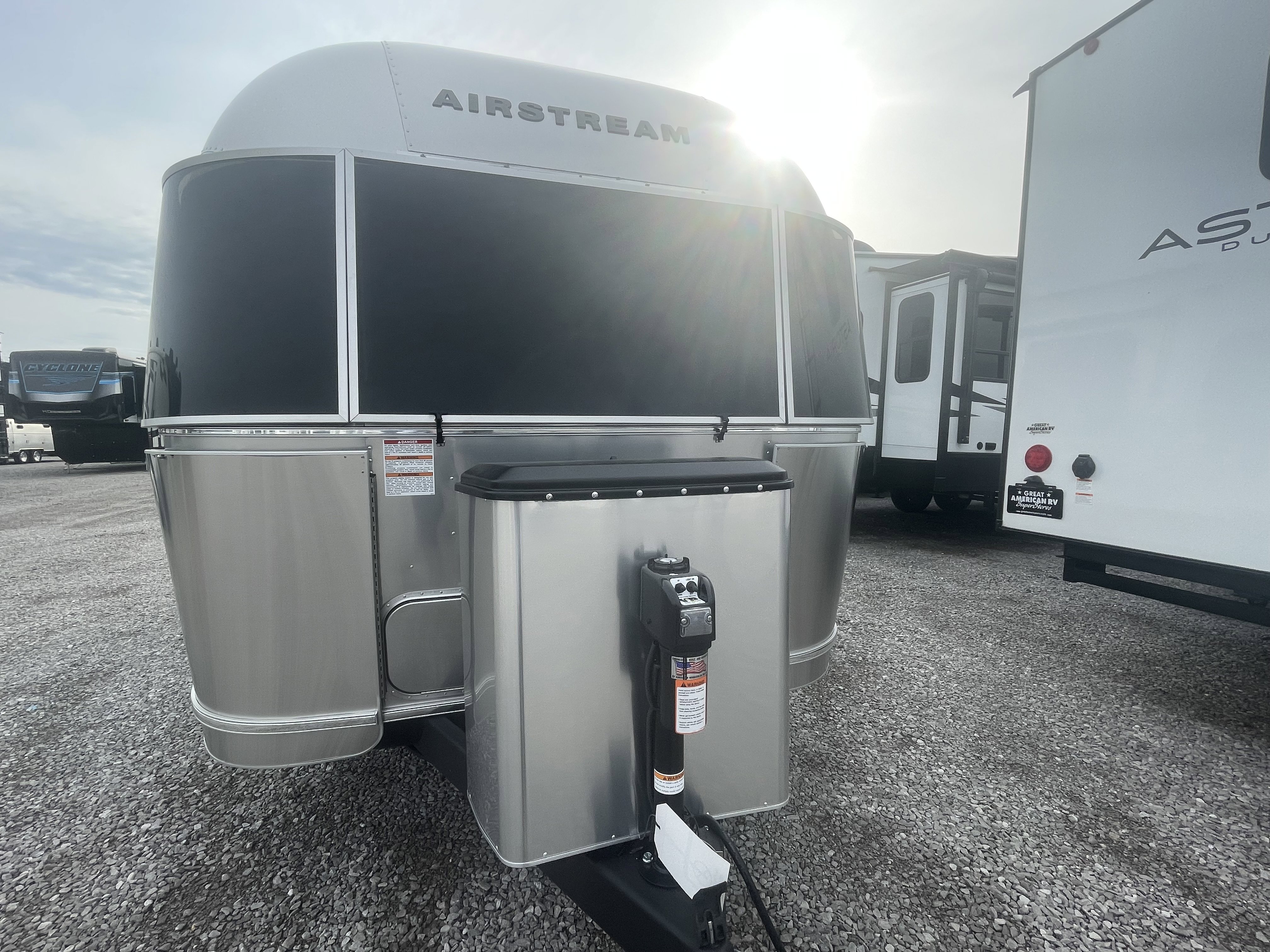 2026 AIRSTREAM FLYING CLOUD 23FBT - Image 2