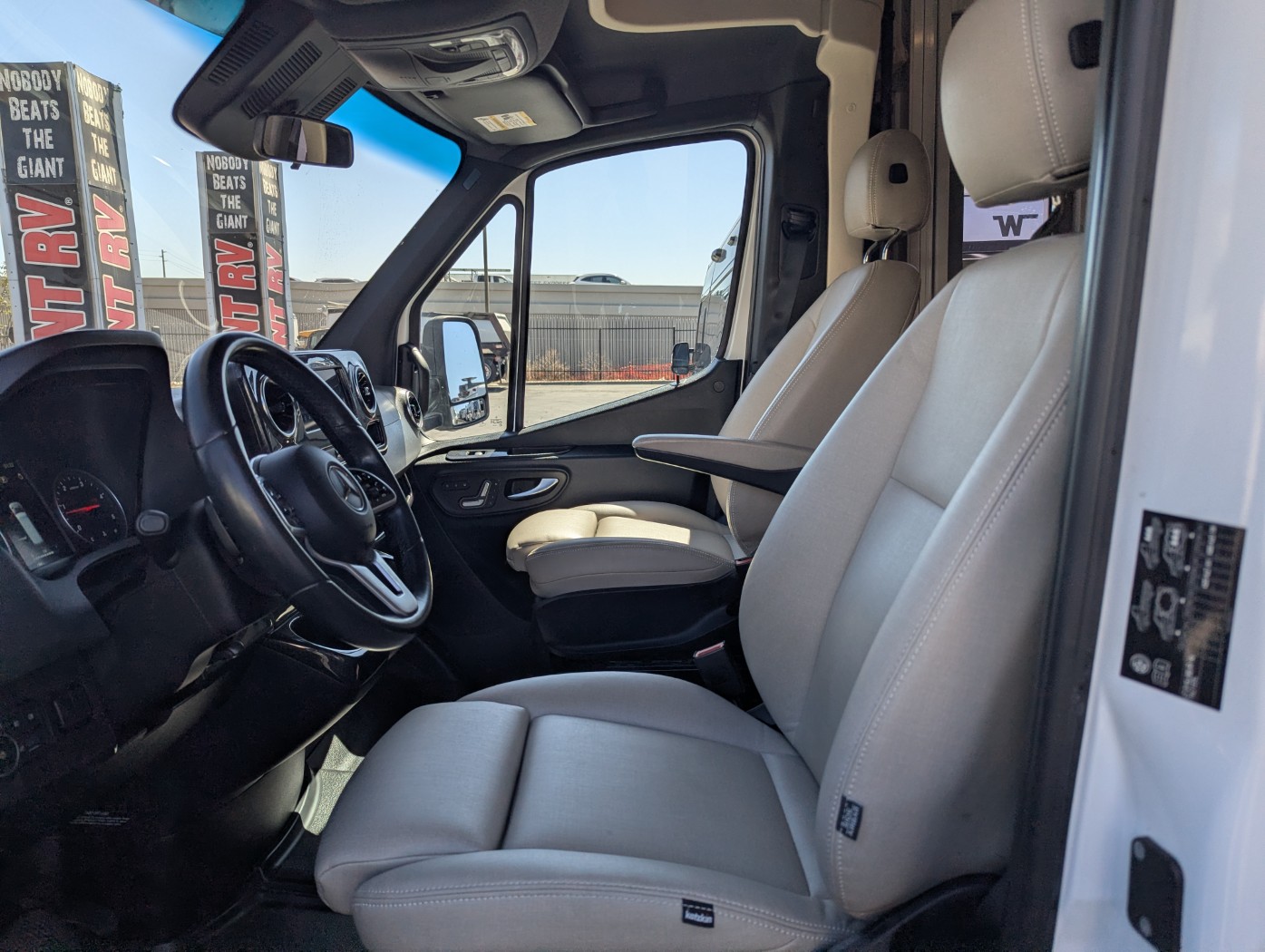 2022 Winnebago View 24D - Image 7