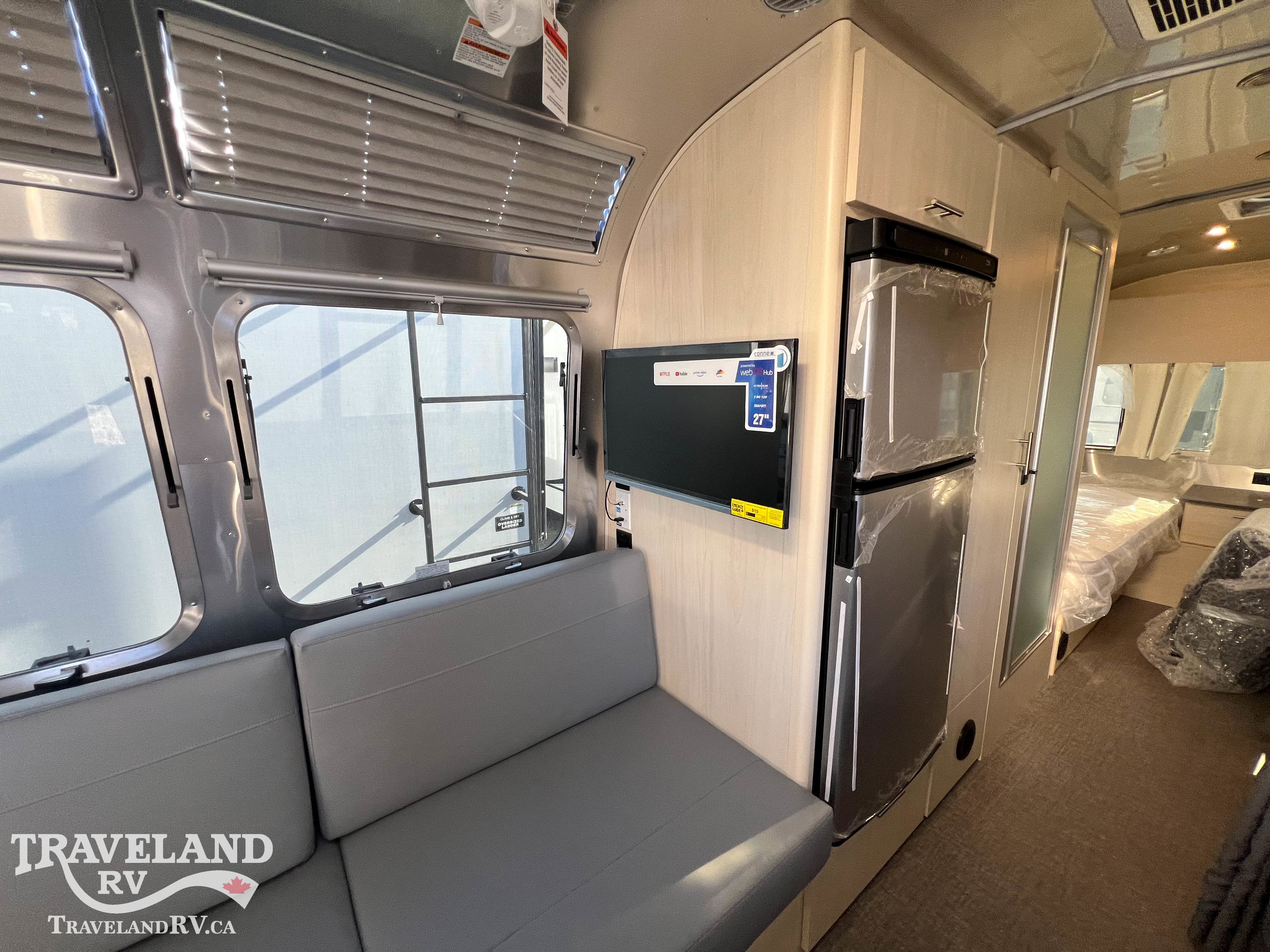 2026 Airstream Flying Cloud 25FB - Image 11