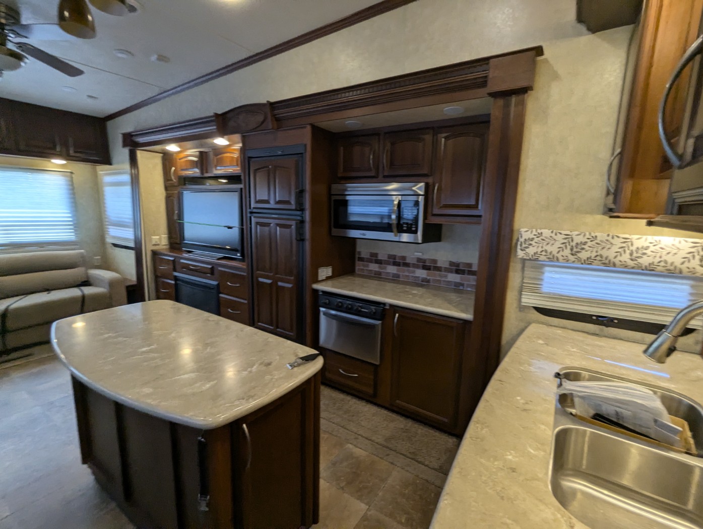 2013 Palomino Columbus 320RS - Image 10