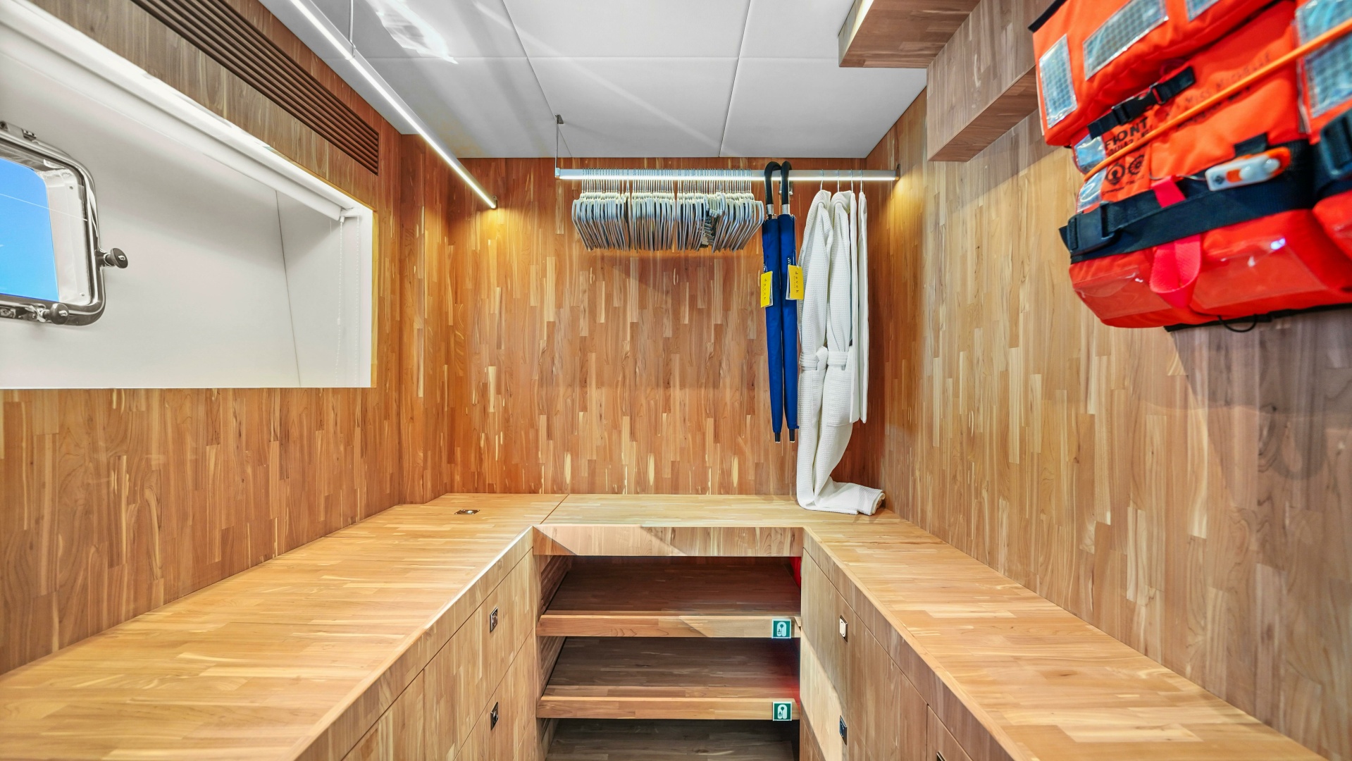 2025 Horizon Raised Pilothouse - Image 23