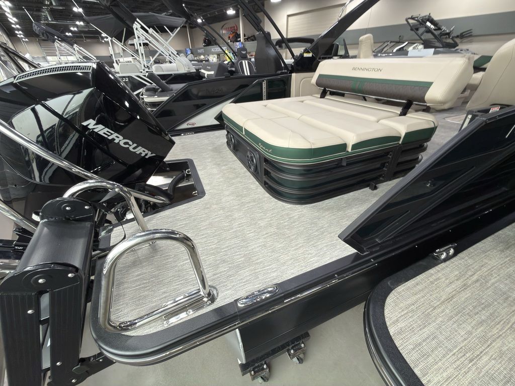 2026 Bennington 24MCSB Carbon Fiber Arch Tritoon Pontoon - Image 85