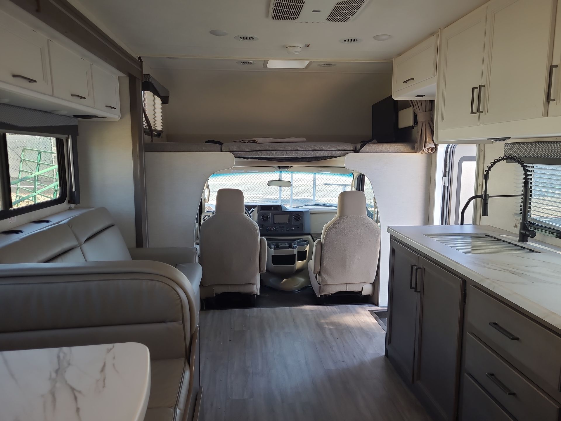 2025 Thor Motor Coach Four Winds 31MV - Image 8