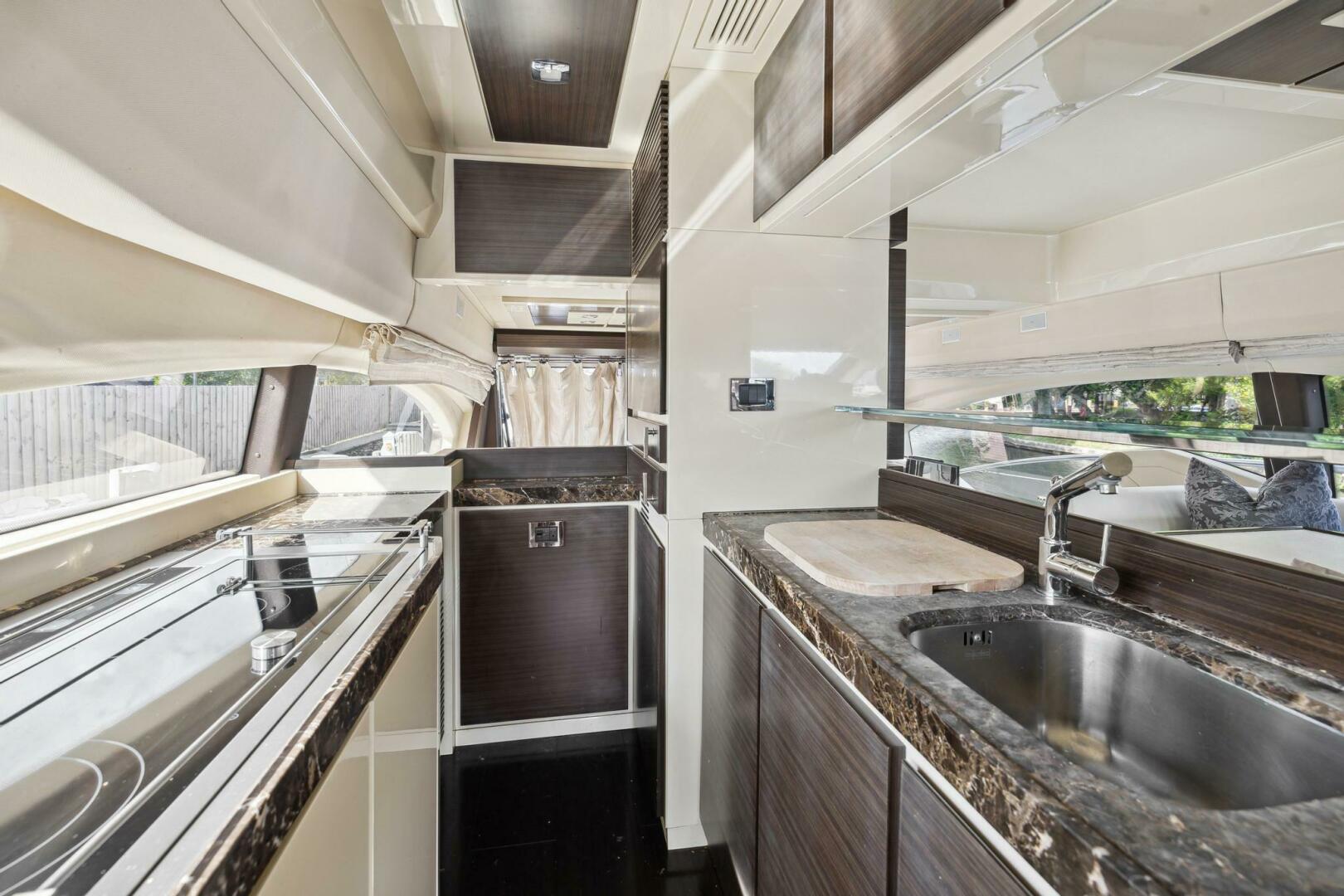 2013 Azimut 70 - Image 31