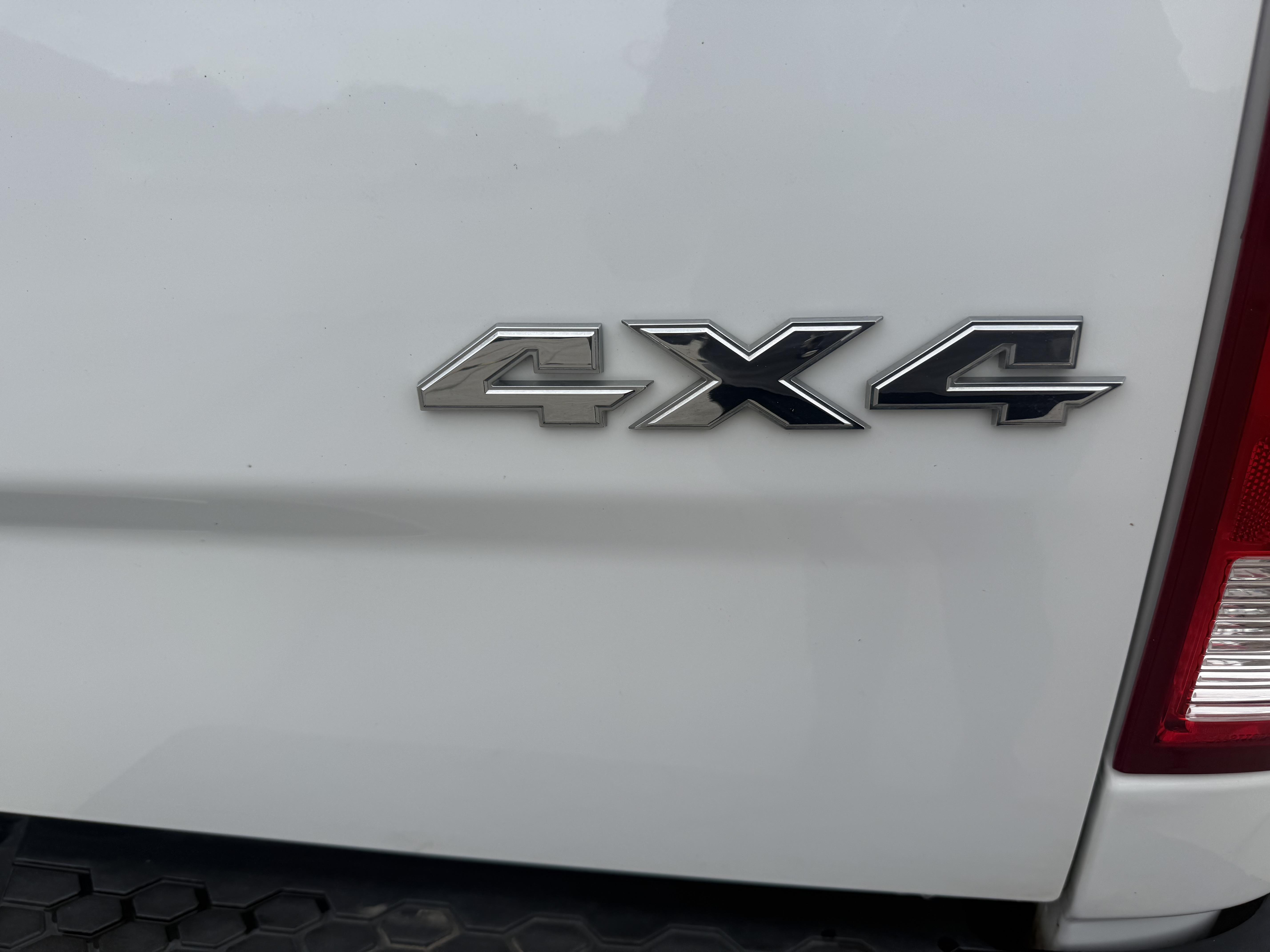 2016 Ram 1500 Pickup-V8 Crew Cab Tradesman 4WD - Image 29