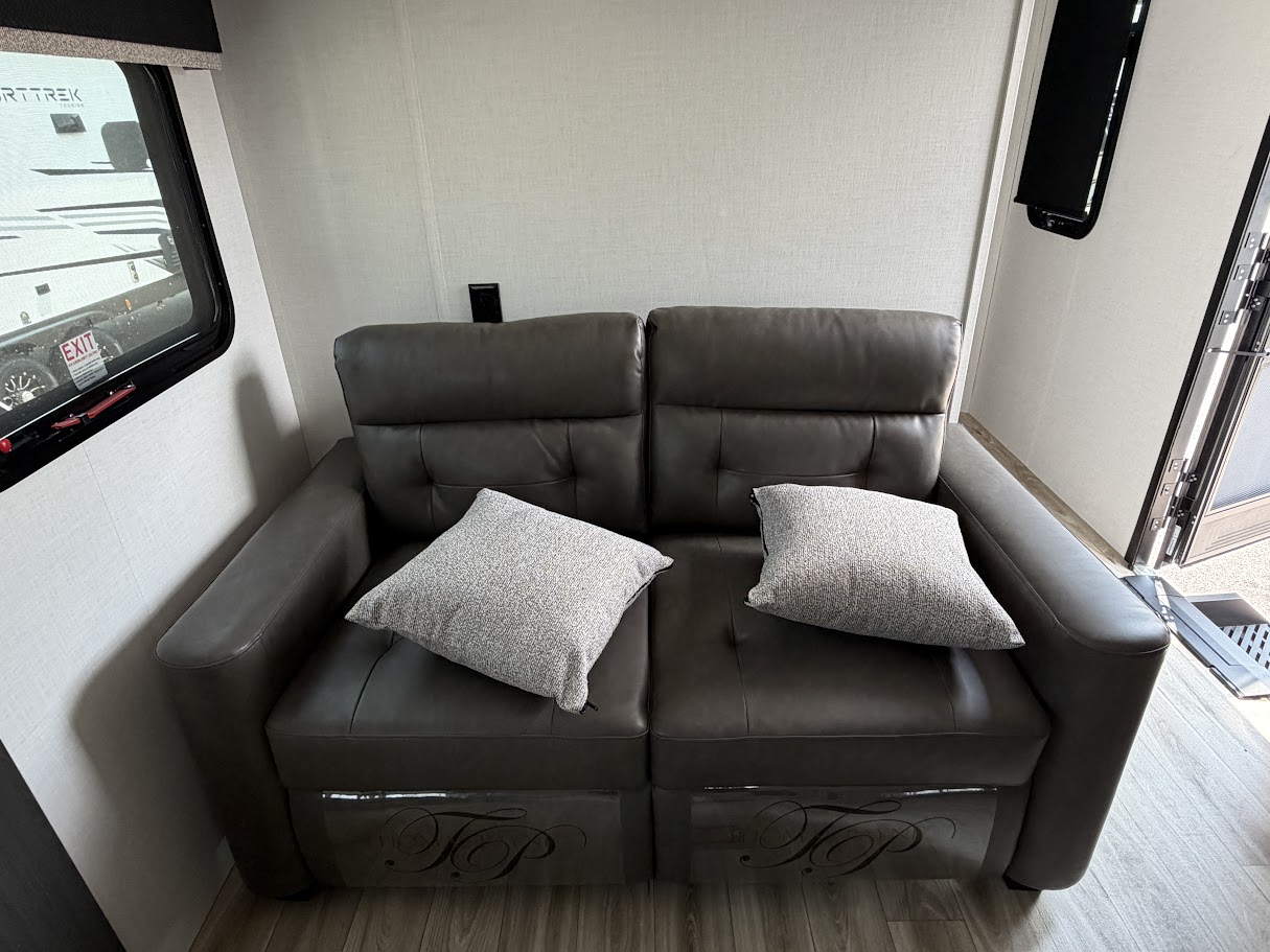2027 VENTURE RV SPORTTREK 336VRK - Image 38
