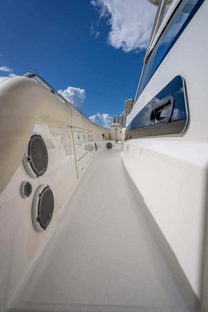 2016 Boston Whaler - Image 85