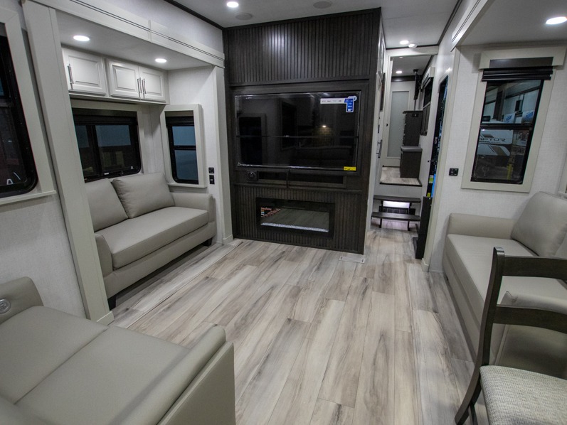 2025 Keystone Alpine 3910RK - Image 12