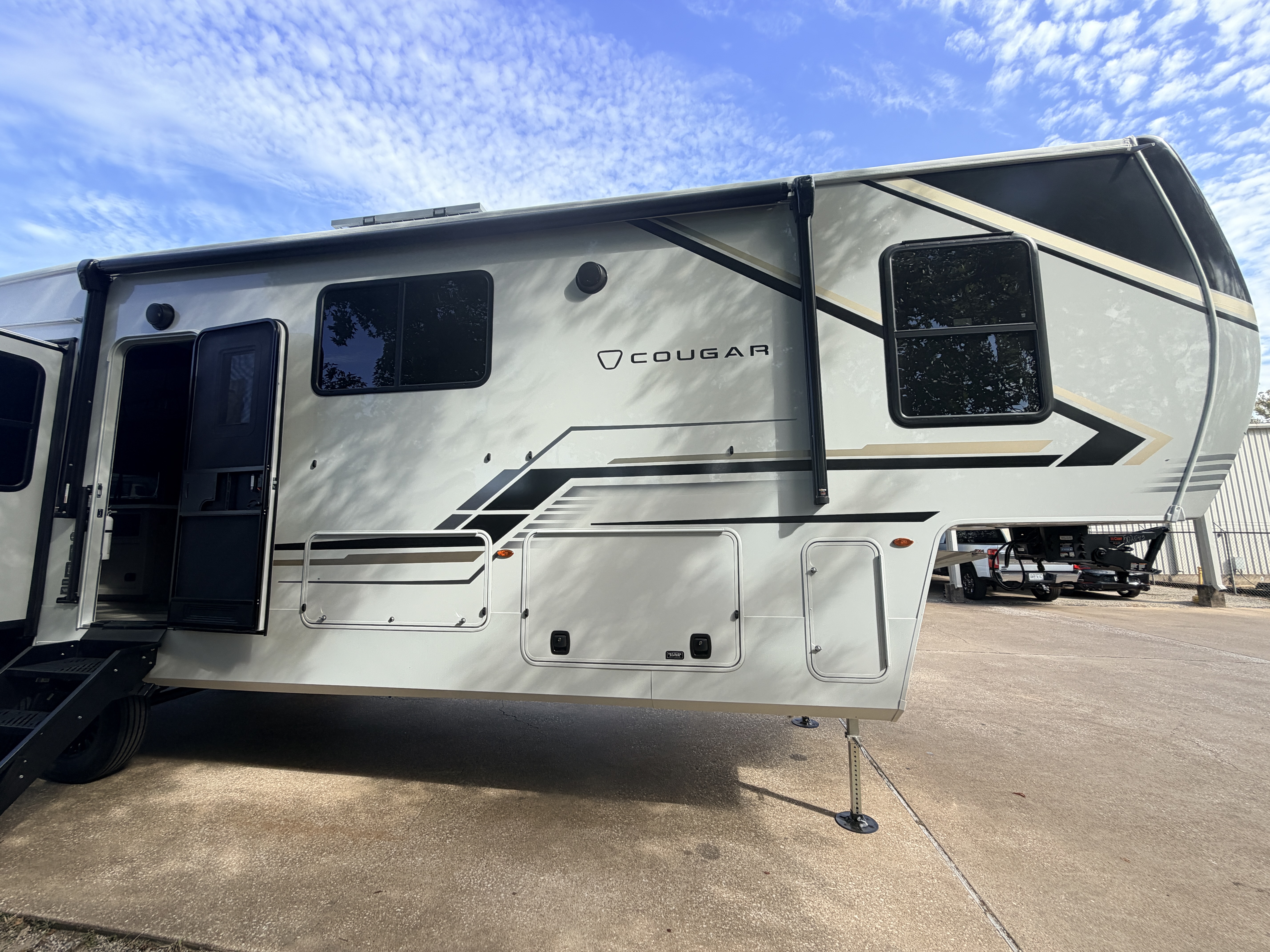2027 Keystone Cougar 360MBI - Image 9