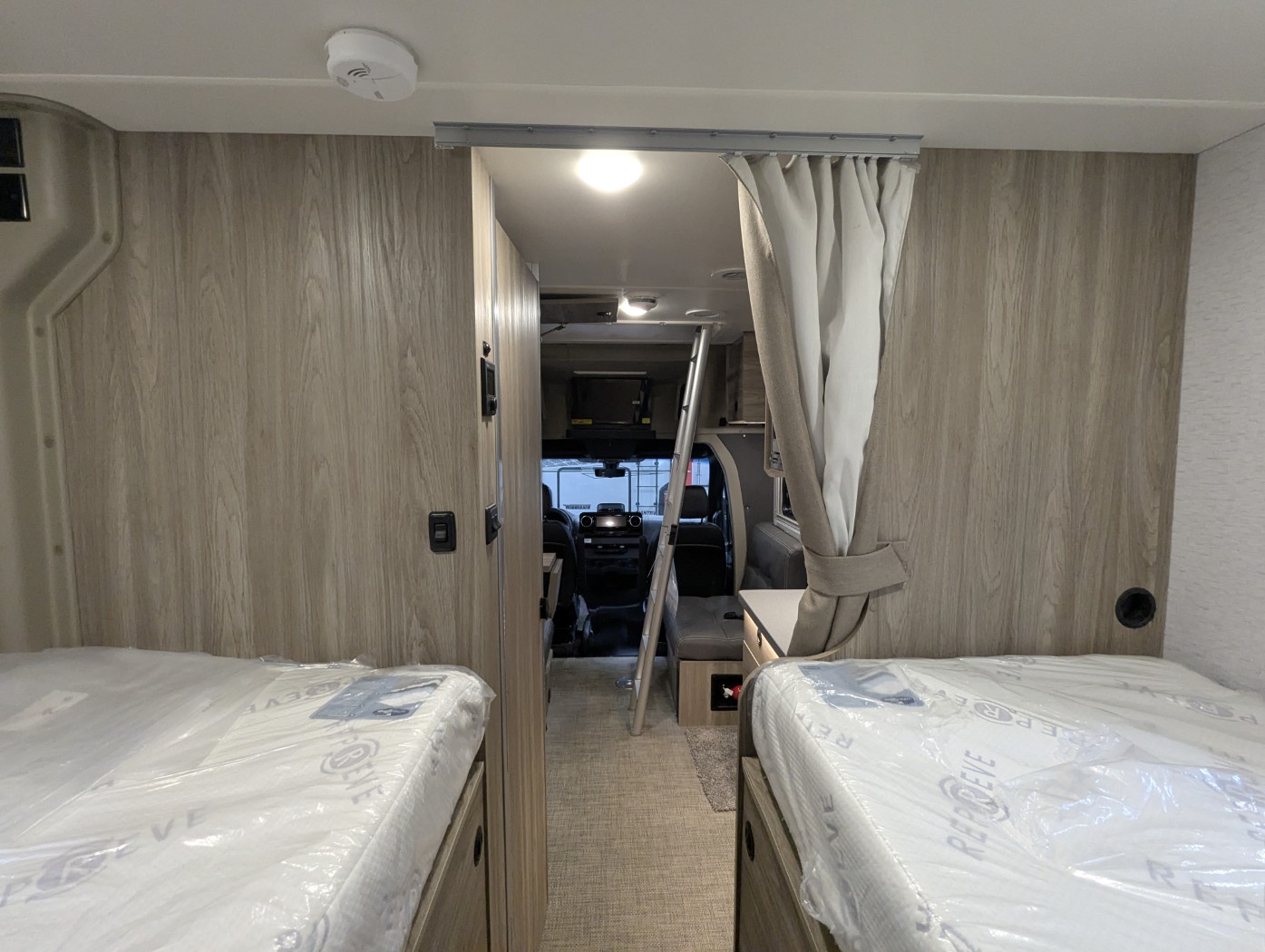 2027 Winnebago EKKO Sprinter 23B – Pop Top AWD - Image 38
