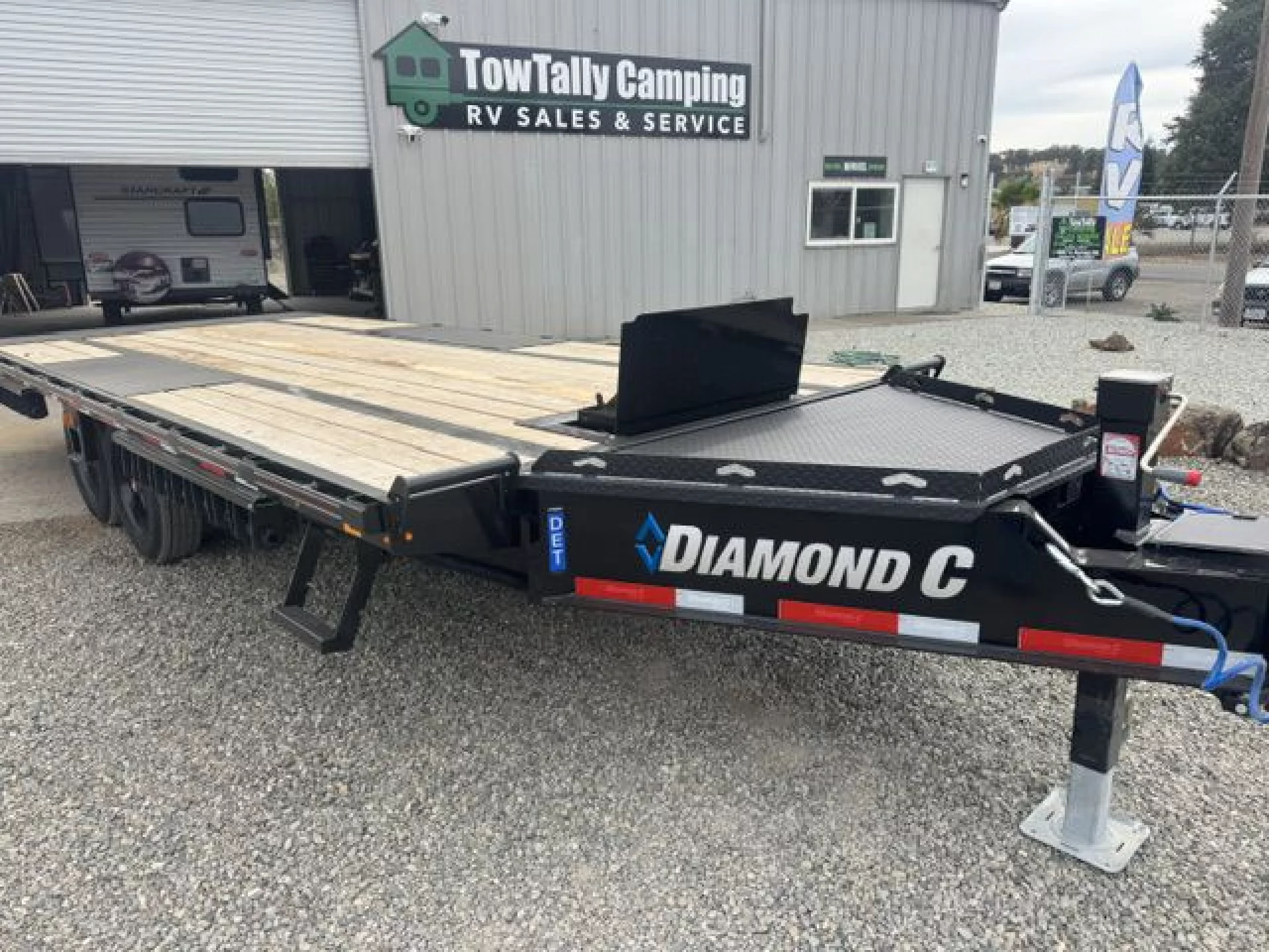 2026 DIAMOND C TRAILERS DIAMOND C DET 208 L20X102 18K - Image 1