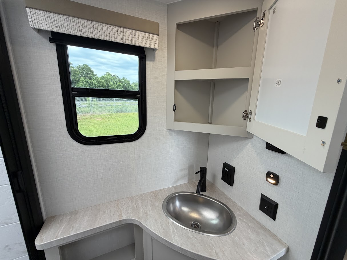2027 VENTURE RV STRATUS 261VRB - Image 28