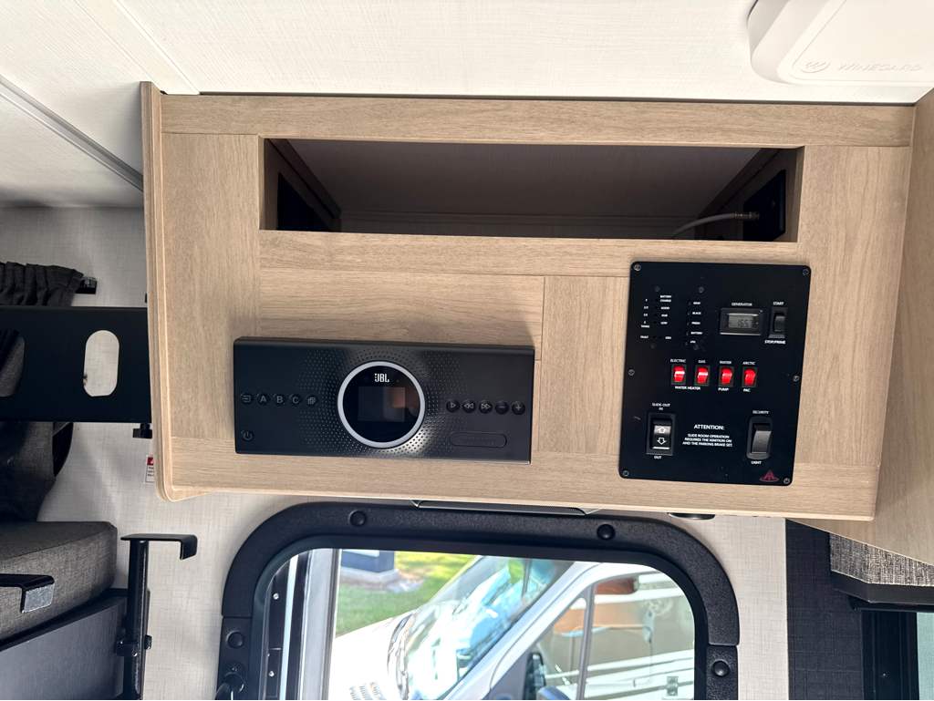 2025 FOREST RIVER SUNSEEKER 2400T - Image 17