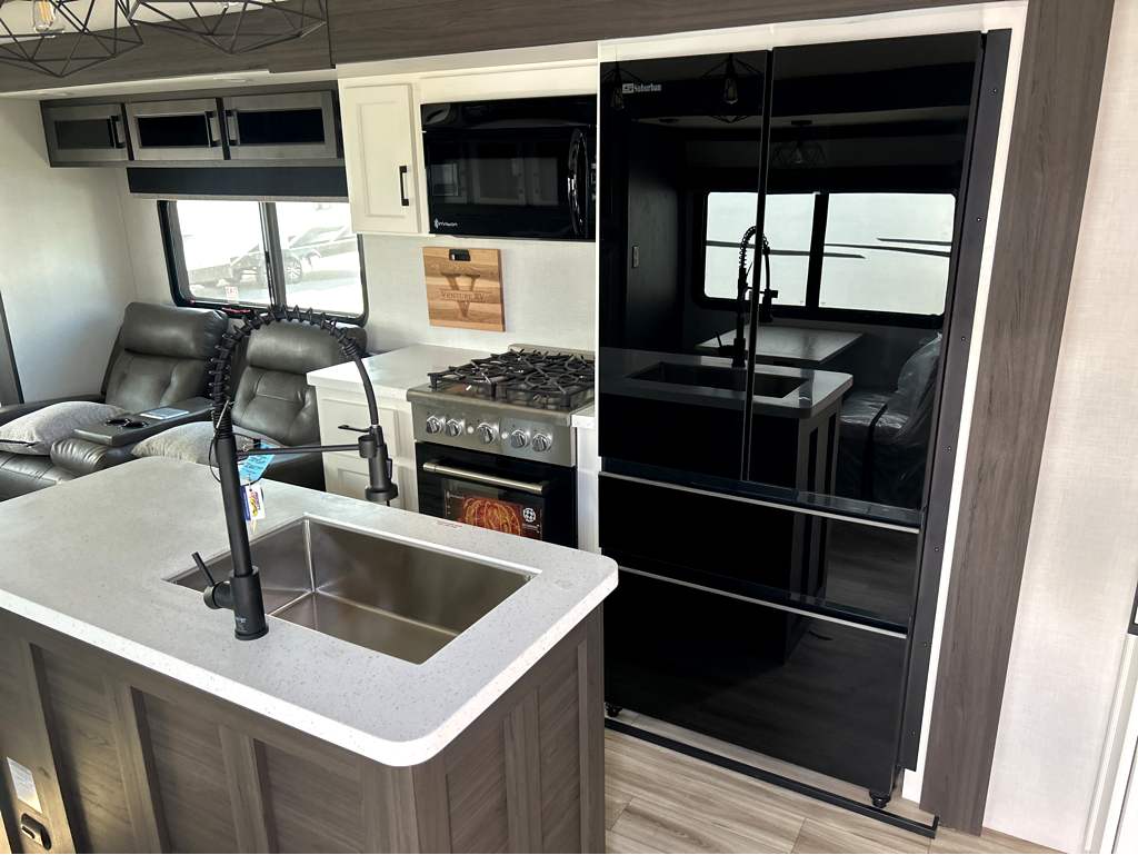 2026 VENTURE RV SPORTTREK 353VIK - Image 7