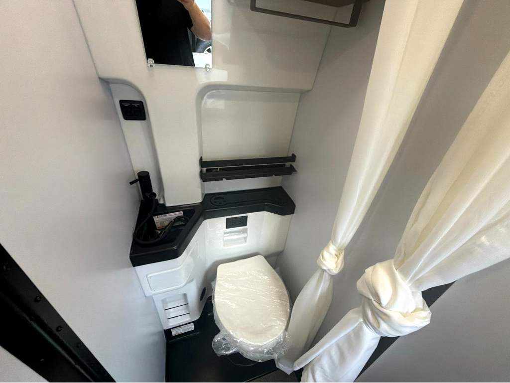 2027 GRAND DESIGN LINEAGE SERIESVP LVP2 - Image 21