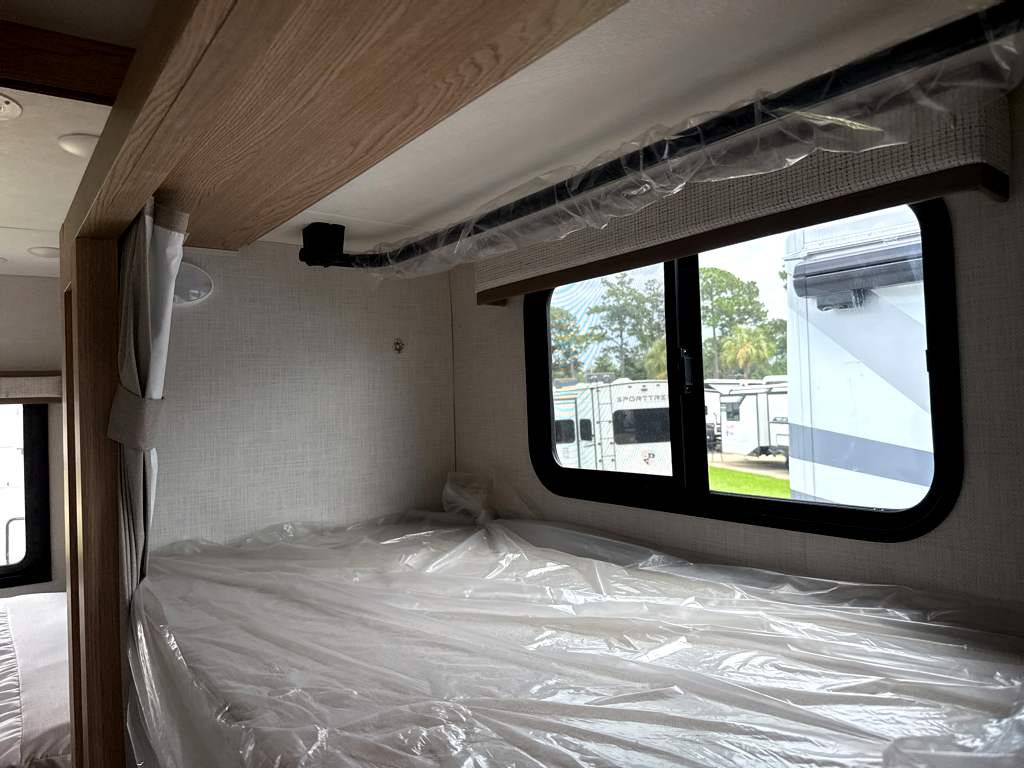 2027 THOR MOTOR COACH MAGNITUDE GA31 - Image 22