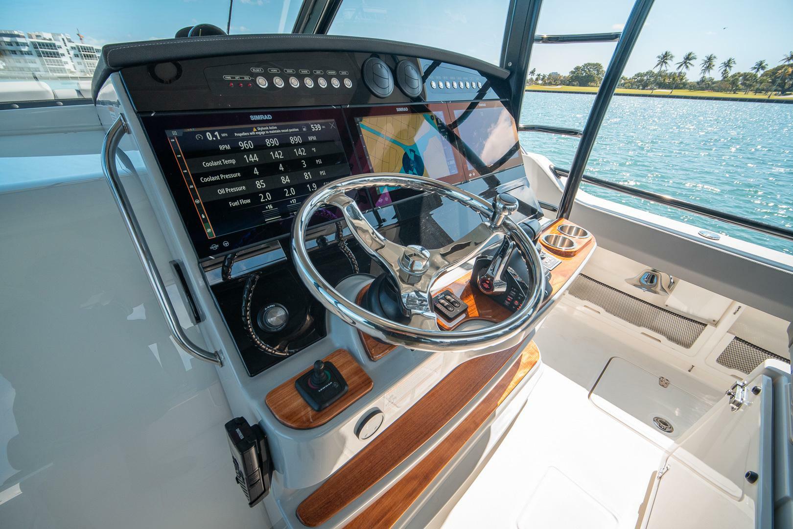 2023 Boston Whaler 420 Outrage - Image 17